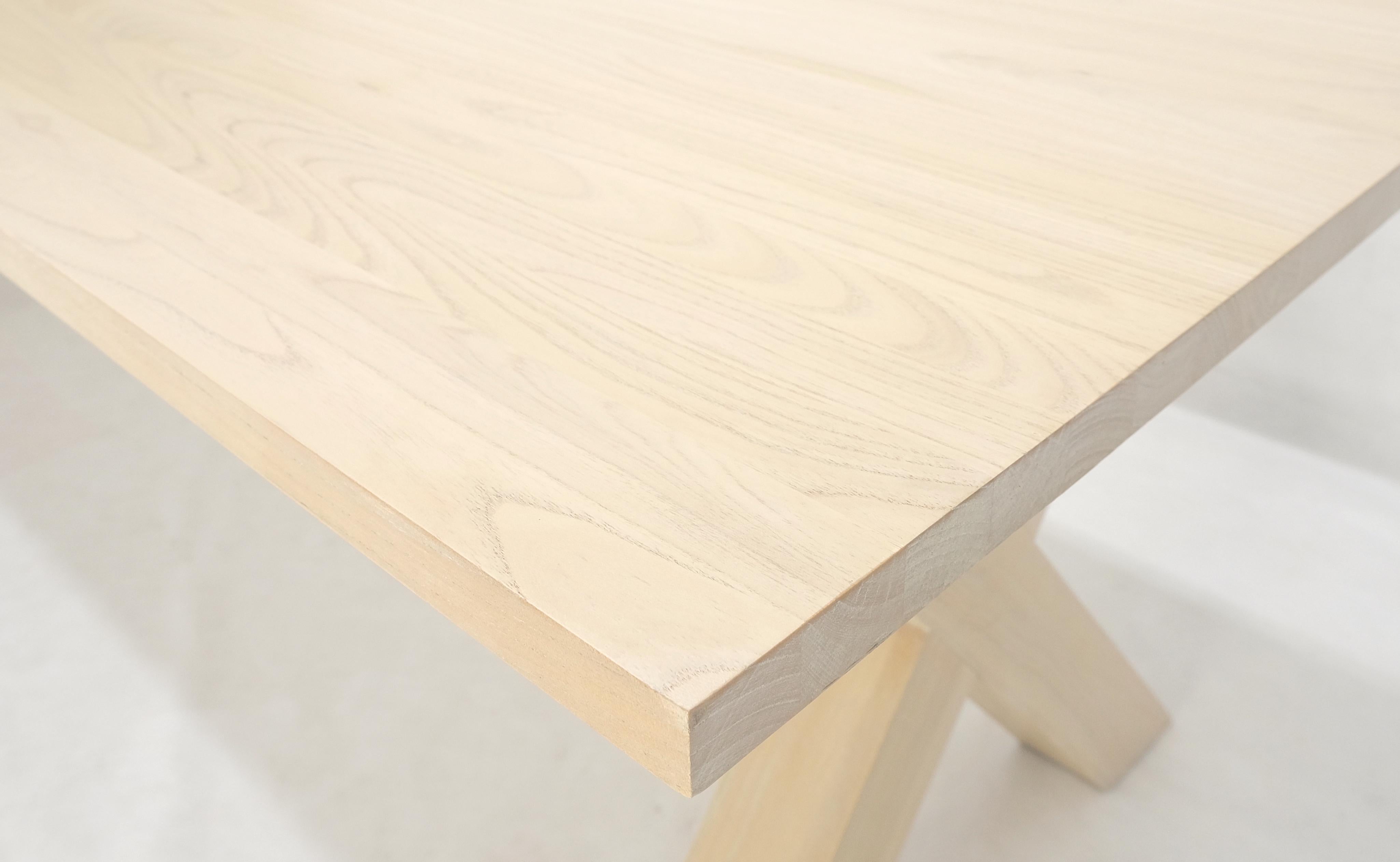 Grande table de salle à manger 8' Long Lime White Washed Solid Chestnut Massive X Bases MINT en vente 2