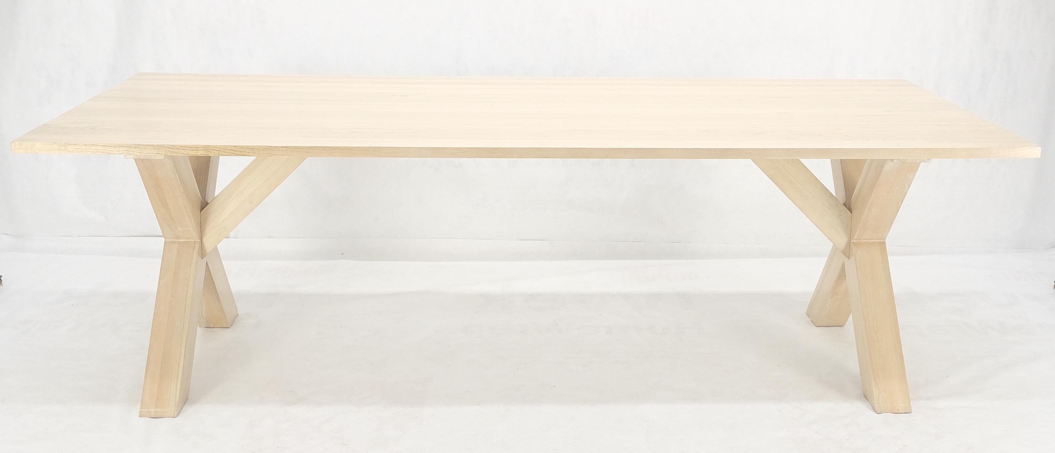 Inconnu Grande table de salle à manger 8' Long Lime White Washed Solid Chestnut Massive X Bases MINT en vente