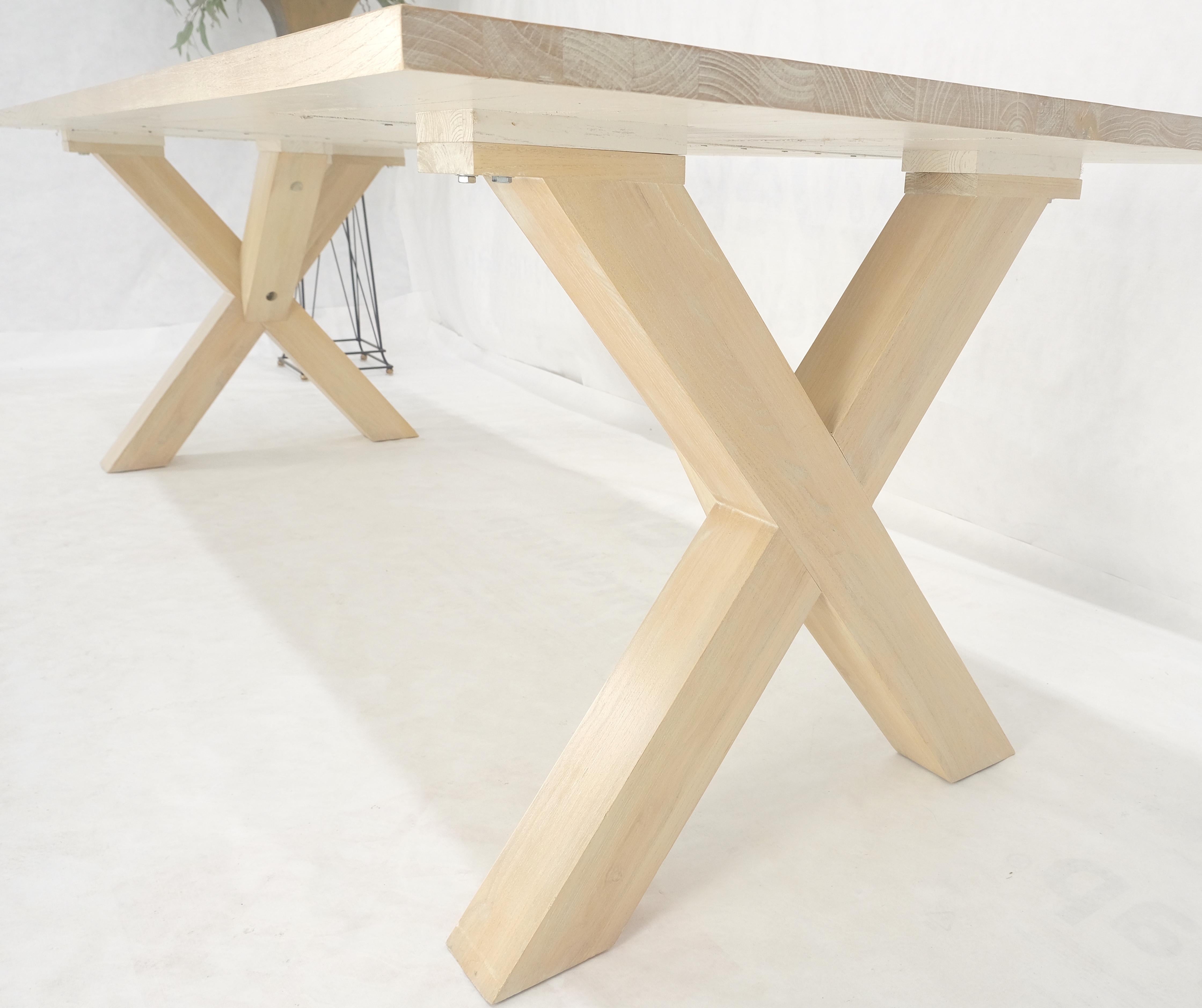 Grande table de salle à manger 8' Long Lime White Washed Solid Chestnut Massive X Bases MINT Bon état - En vente à Rockaway, NJ