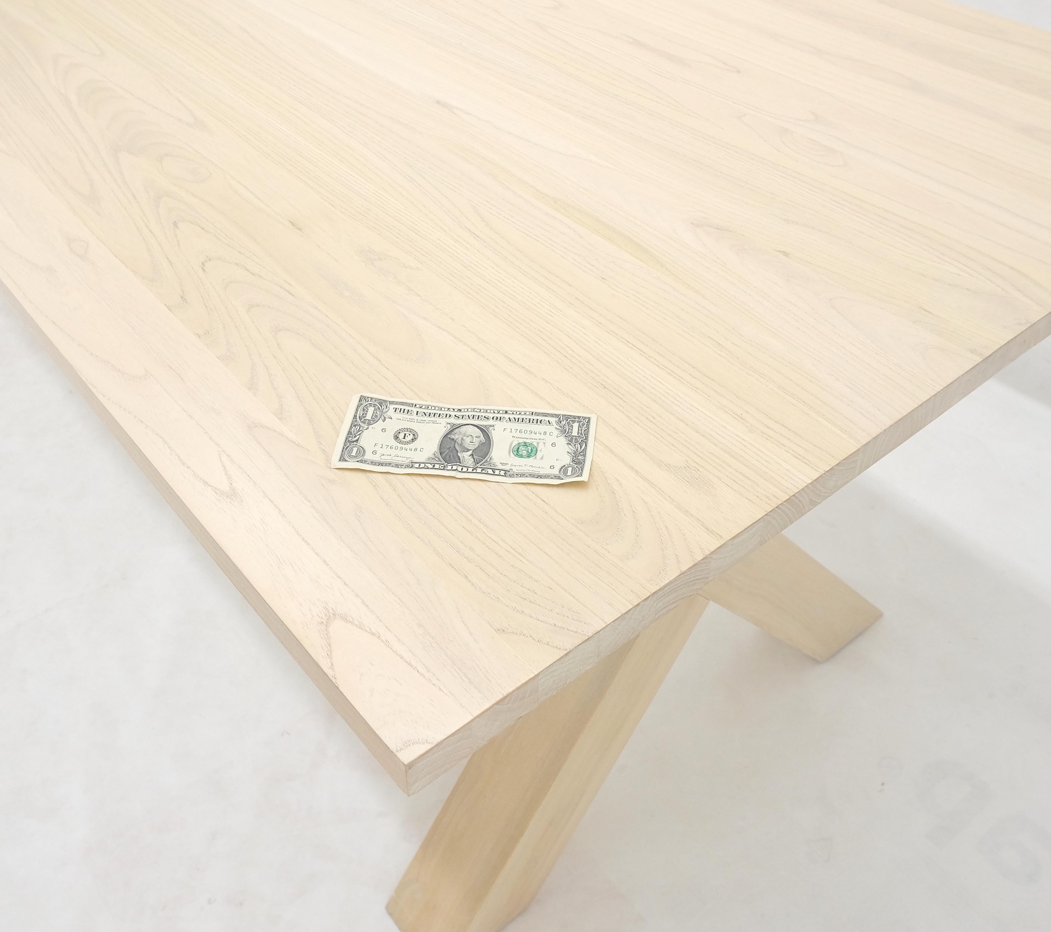 20ième siècle Grande table de salle à manger 8' Long Lime White Washed Solid Chestnut Massive X Bases MINT en vente
