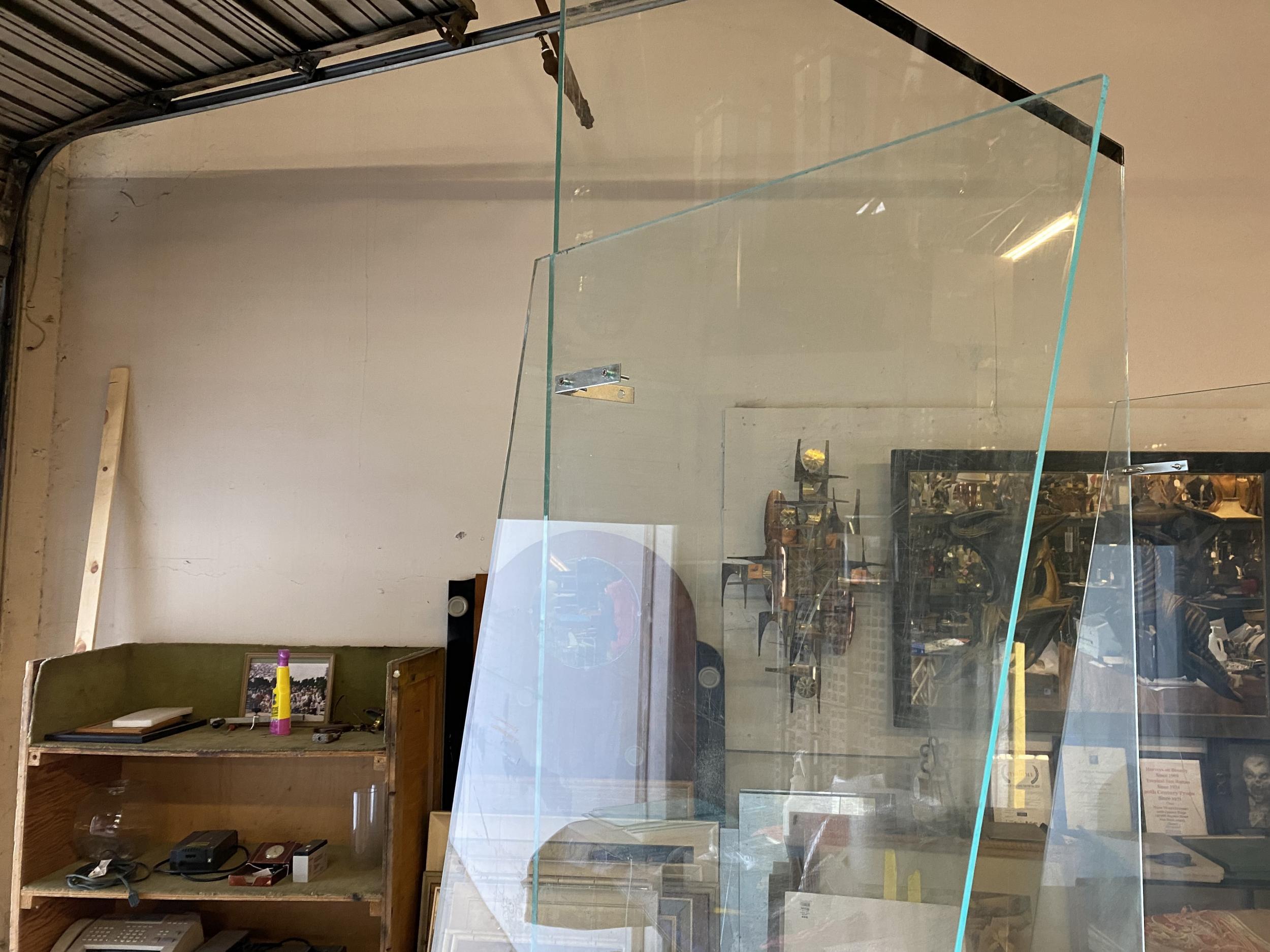 Large Post Modern Plexiglasss Wall Divider In Excellent Condition For Sale In Van Nuys, CA