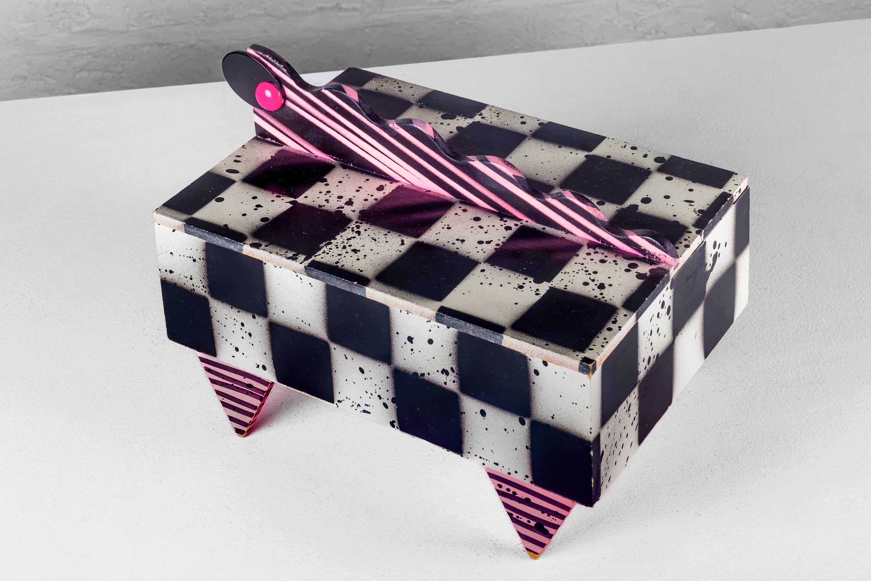Late 20th Century Large 80s Lacquered Box by Hollis Fingold, Checkerboard & Neon Pink, Signed USA For Sale