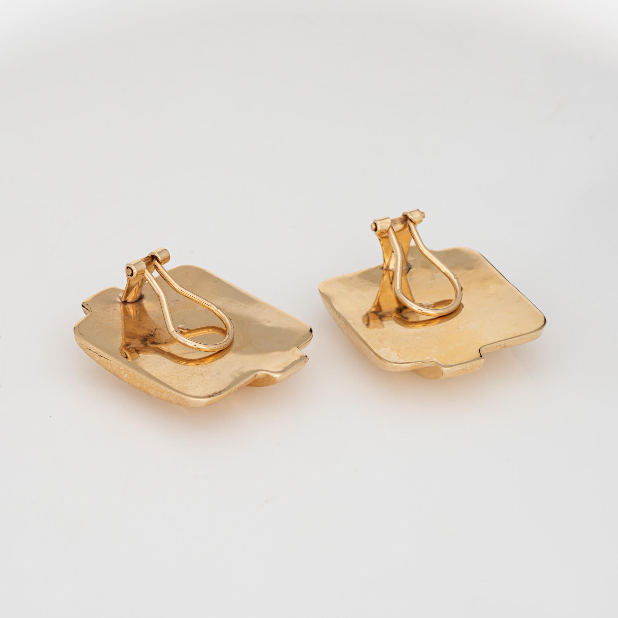 Pendientes Esculpidos Cuadrados Grandes de los 80 Joyas de Oro Amarillo de 14k con Clip Vintage Moderno en venta