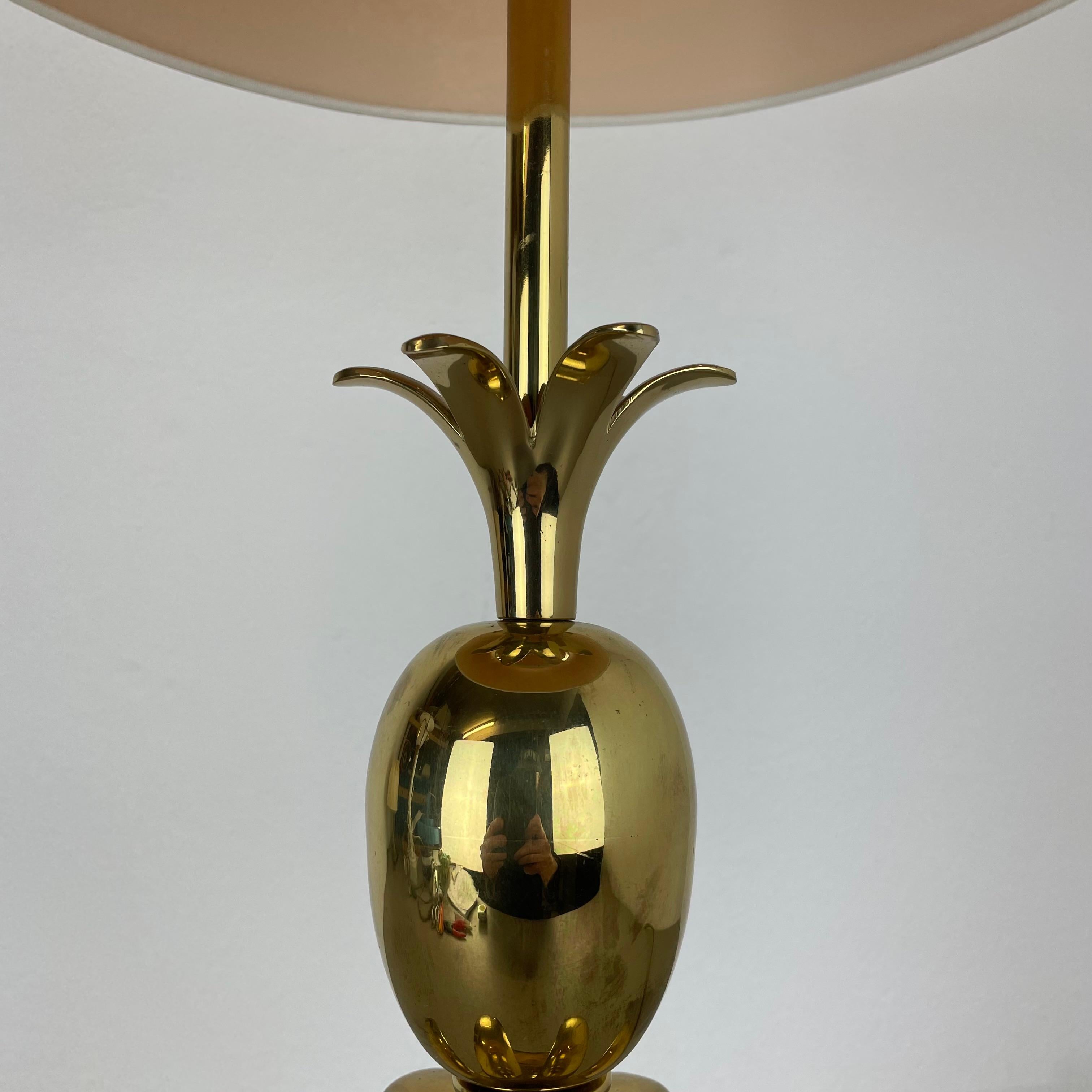 20ième siècle Grande lampe de tableINEAPPLE de 82 cm en laiton de style MAISON CHARLES, France, années 1970 en vente