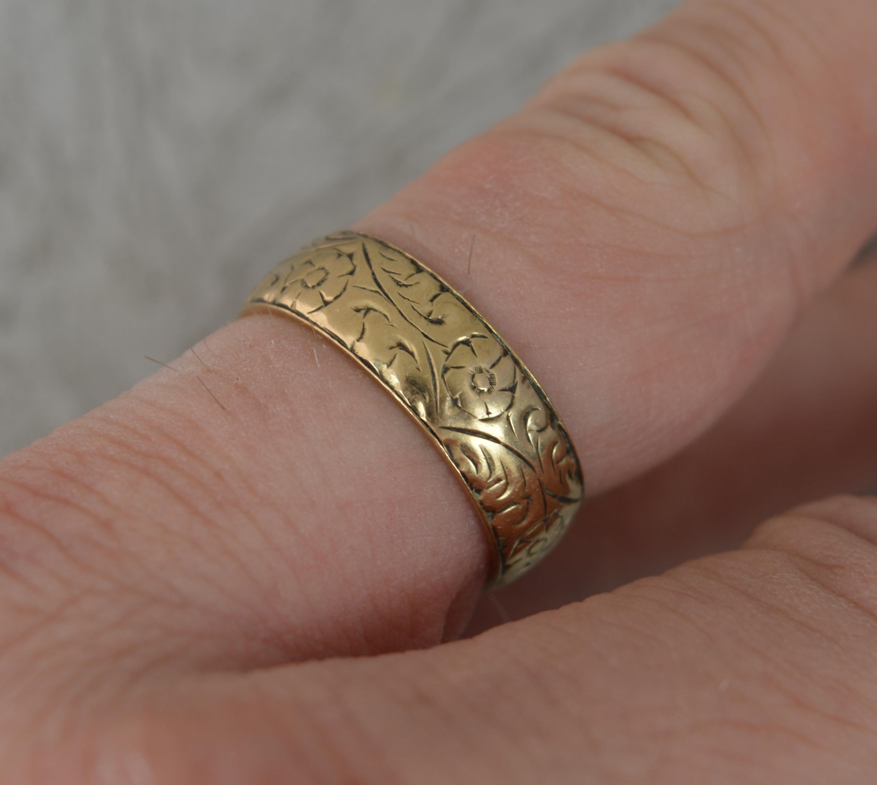 Large 9 Carat Gold Floral Engraved Band In Good Condition For Sale In St Helens, GB