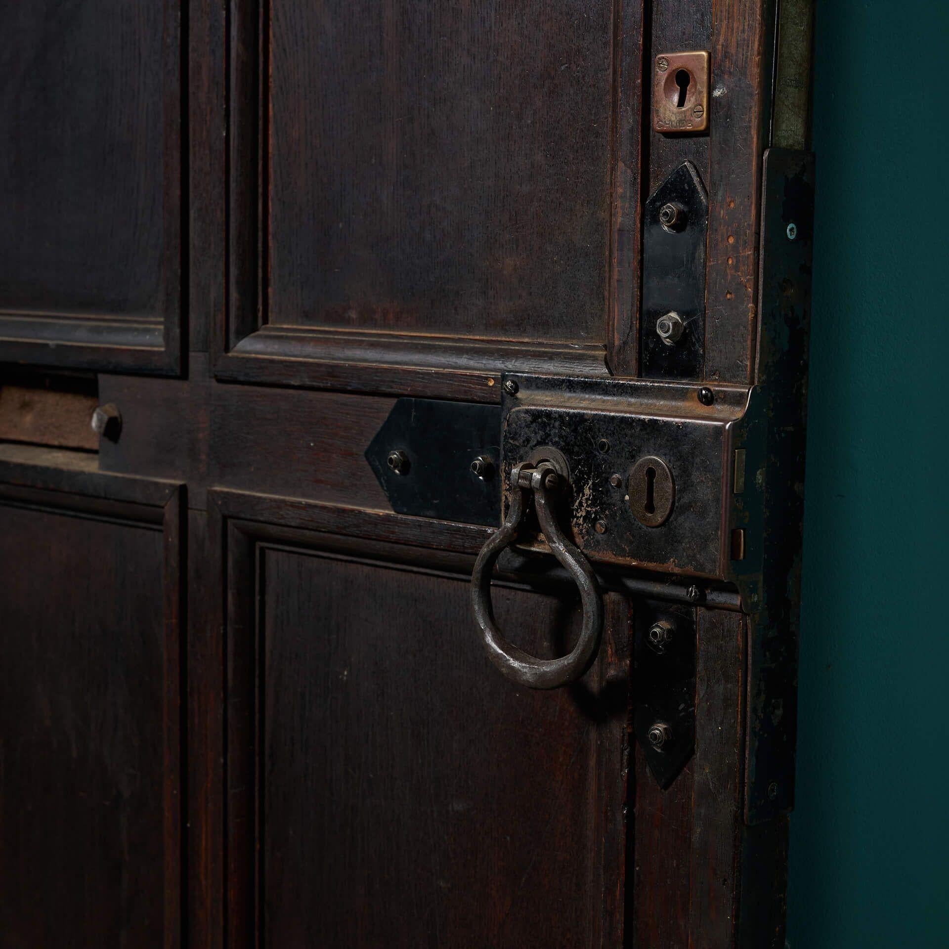 Grande porte d'entrée en chêne ancien à 9 panneaux en vente 1