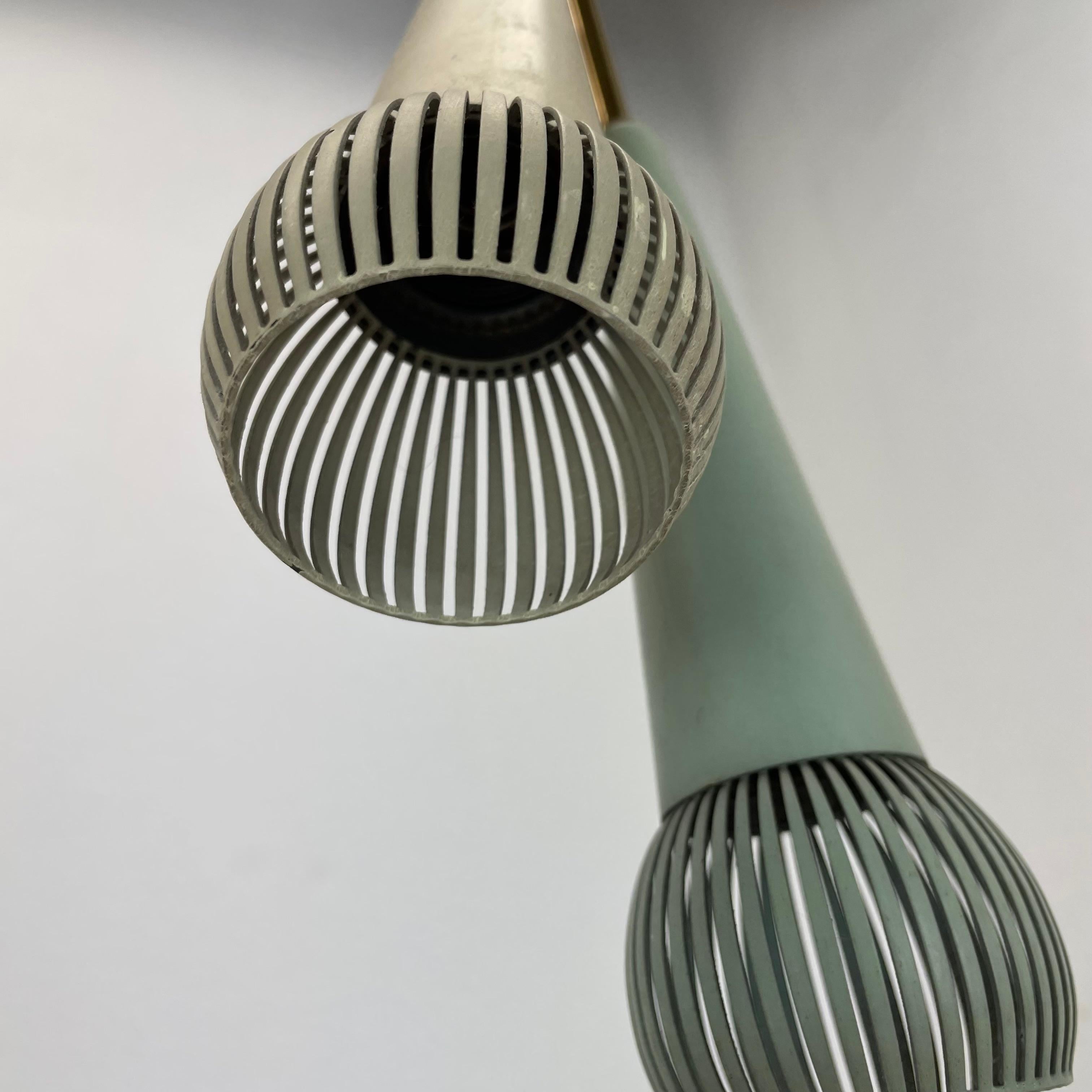 Lampada a sospensione in ottone e metallo in stile Stilnovo, Italia, 1950, grande 92 cm. in vendita 4