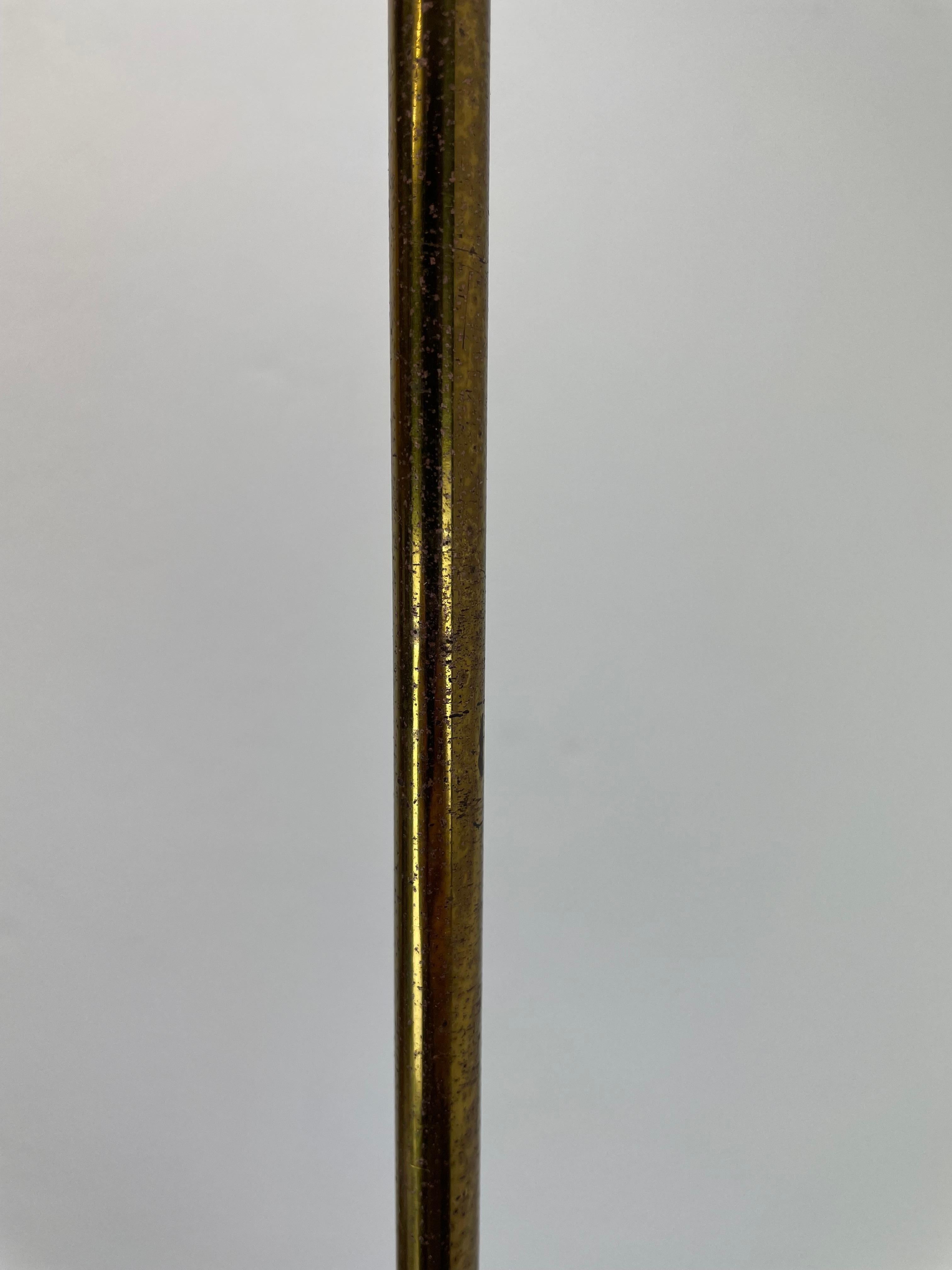 Lampada a sospensione in ottone e metallo in stile Stilnovo, Italia, 1950, grande 92 cm. in vendita 9