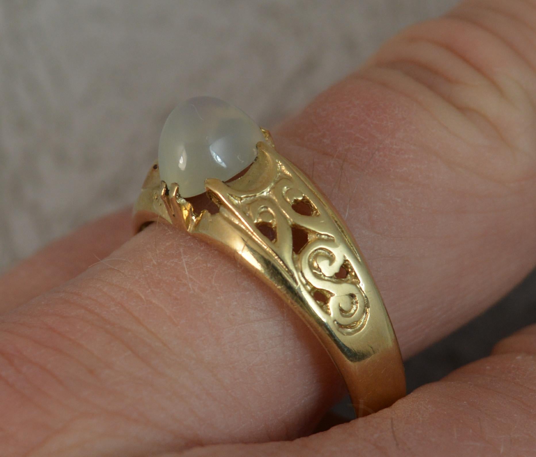 A simple yet stylish ladies ring.
​Solid 9 carat yellow gold ring with pierced shoulders.
Designed with a single oval sugarloaf moonstone to centre, 6mm x 8mm x 6mm.

Condition ; Excellent. Crisp design. Well set moonstone. Issue free.
Please view