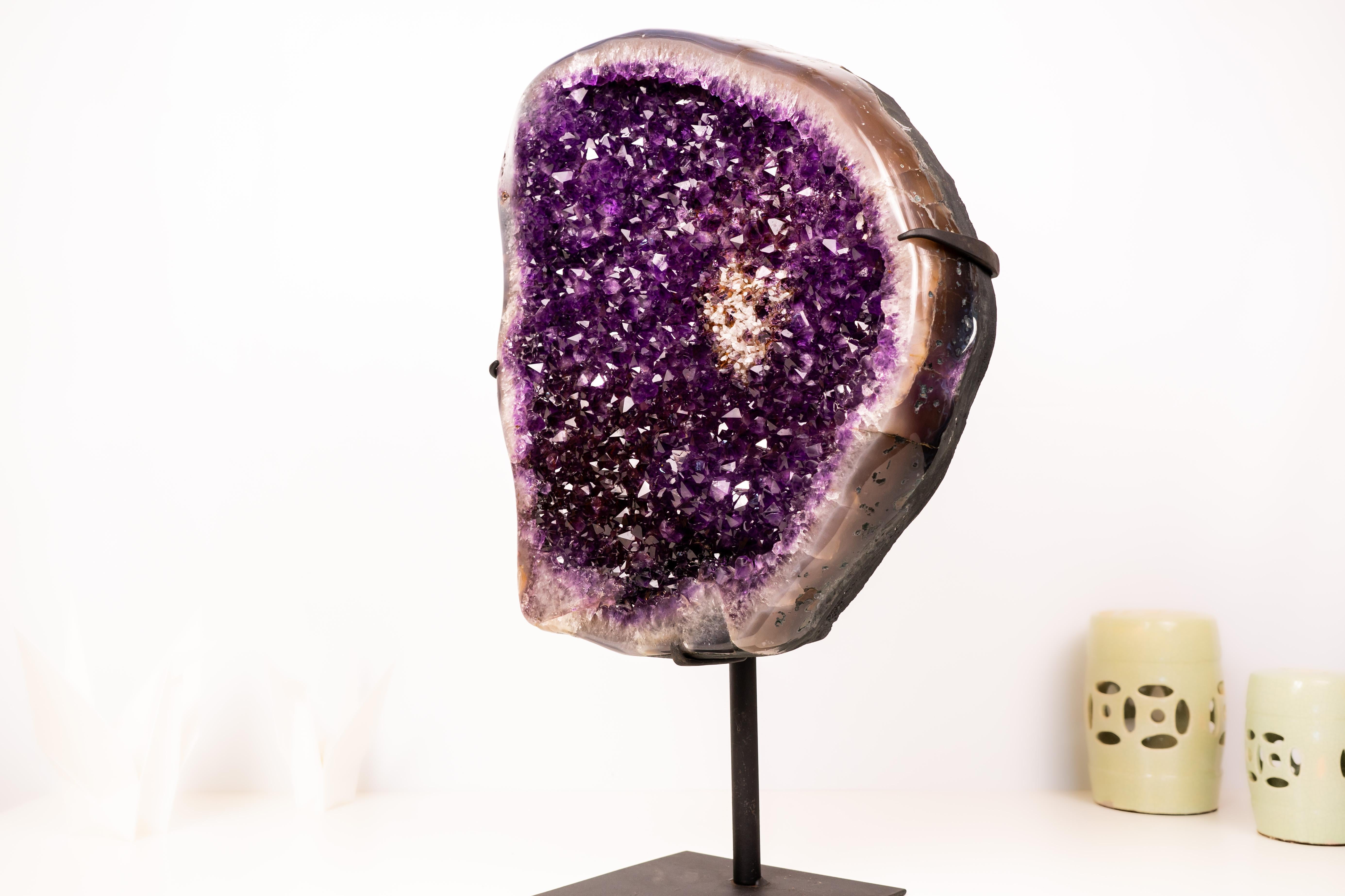 Large AAA-Grade Amethyst Cluster In New Condition For Sale In Ametista Do Sul, BR