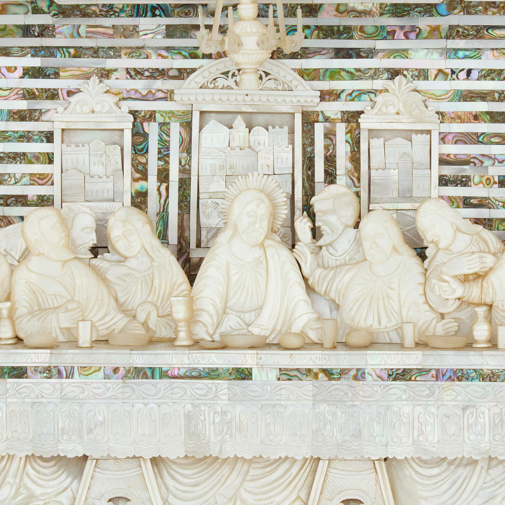 Sculpté Grande Icône en abalone et nacre représentant la Cène en vente