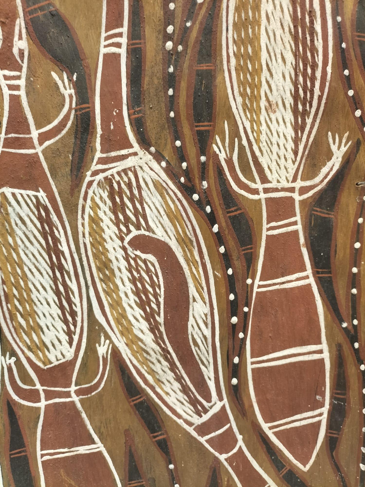 Gran Pintura Aborigen de Corteza con Motivos de Pájaros, Tortugas y Goanas Australiano