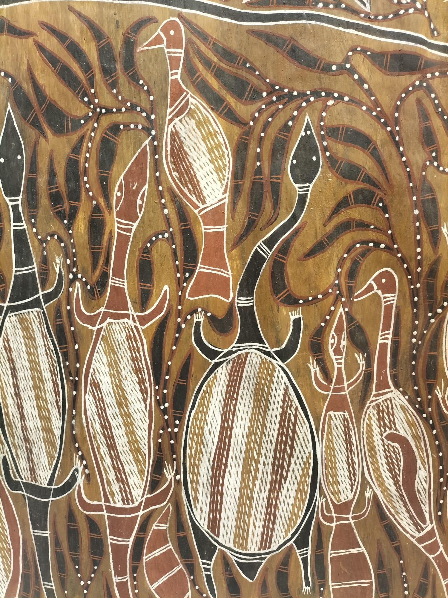 Gran Pintura Aborigen de Corteza con Motivos de Pájaros, Tortugas y Goanas en Bueno Estado en NICE, FR