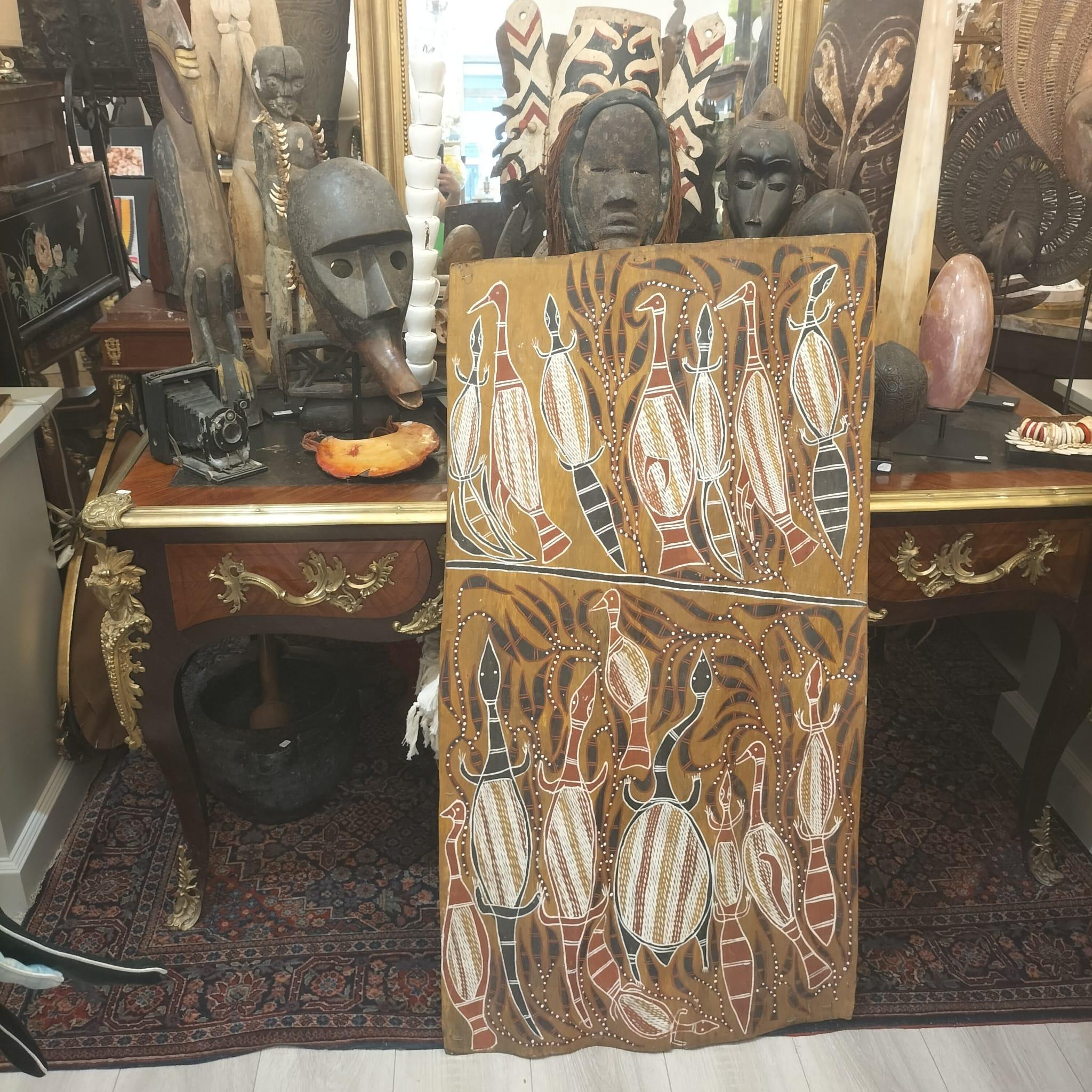 Gran Pintura Aborigen de Corteza con Motivos de Pájaros, Tortugas y Goanas 1