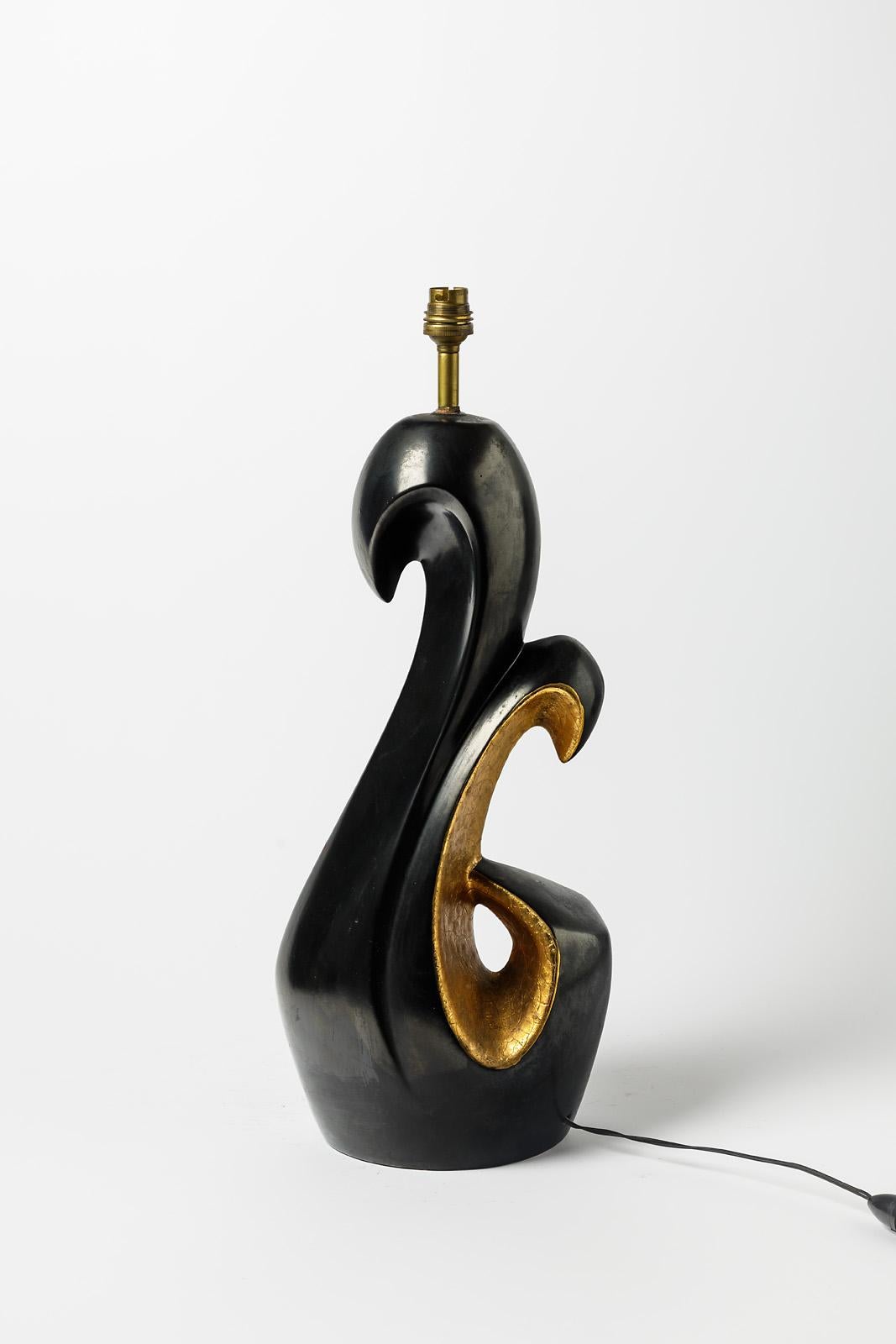 Large abstract ceramic table lamp

20th century French design

Black and gold ceramic glazes colors

Orginal perfect condition

H 46 cm 
H with electrical system 51 cm
Large 21 cm.