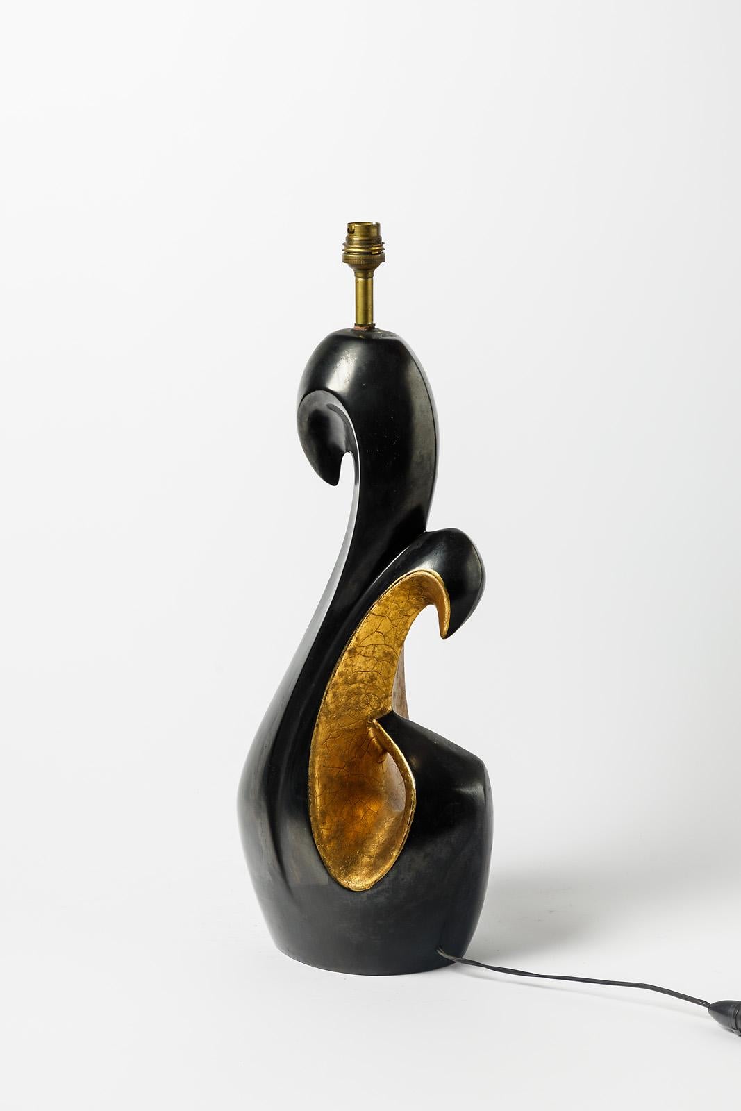 Mid-Century Modern Grande lampe de bureau abstraite en céramique noire et or du 20ème siècle, vers 1950 en vente