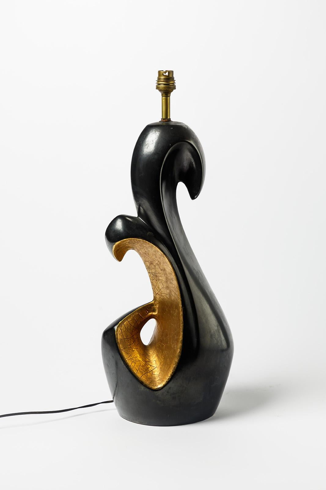 Grande lampe de bureau abstraite en céramique noire et or du 20ème siècle, vers 1950 Excellent état - En vente à Neuilly-en- sancerre, FR