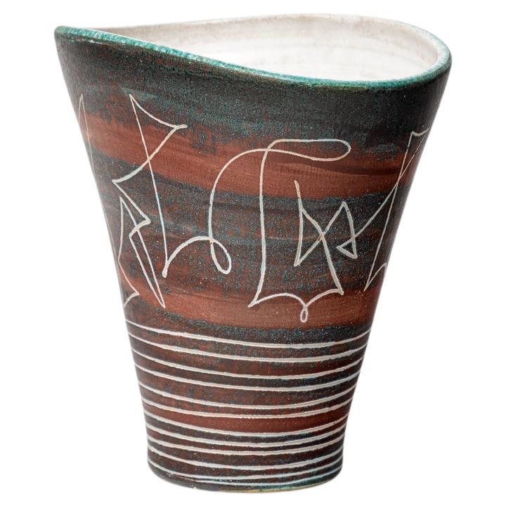 Jean Austruy

Circa 1950

Grand vase en céramique du 20ème siècle par Jean Austruy

Condition originale parfaite.

Signé sous la base

Hauteur 23 cm
Grand 24 cm