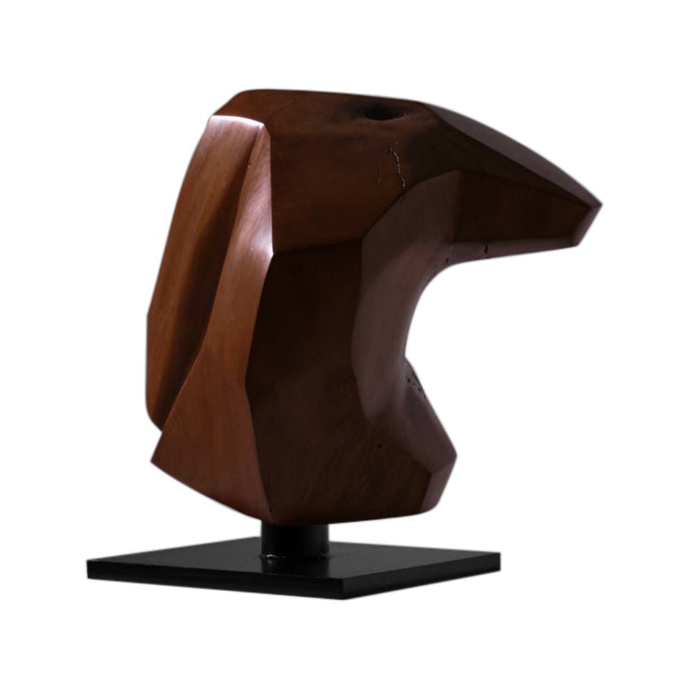 Große abstrakte Holzskulptur in Form eines Felsblocks, Frankreich 1970er Jahre im Angebot