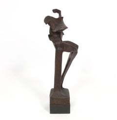 Grande scultura astratta in bronzo di Carole Harrison