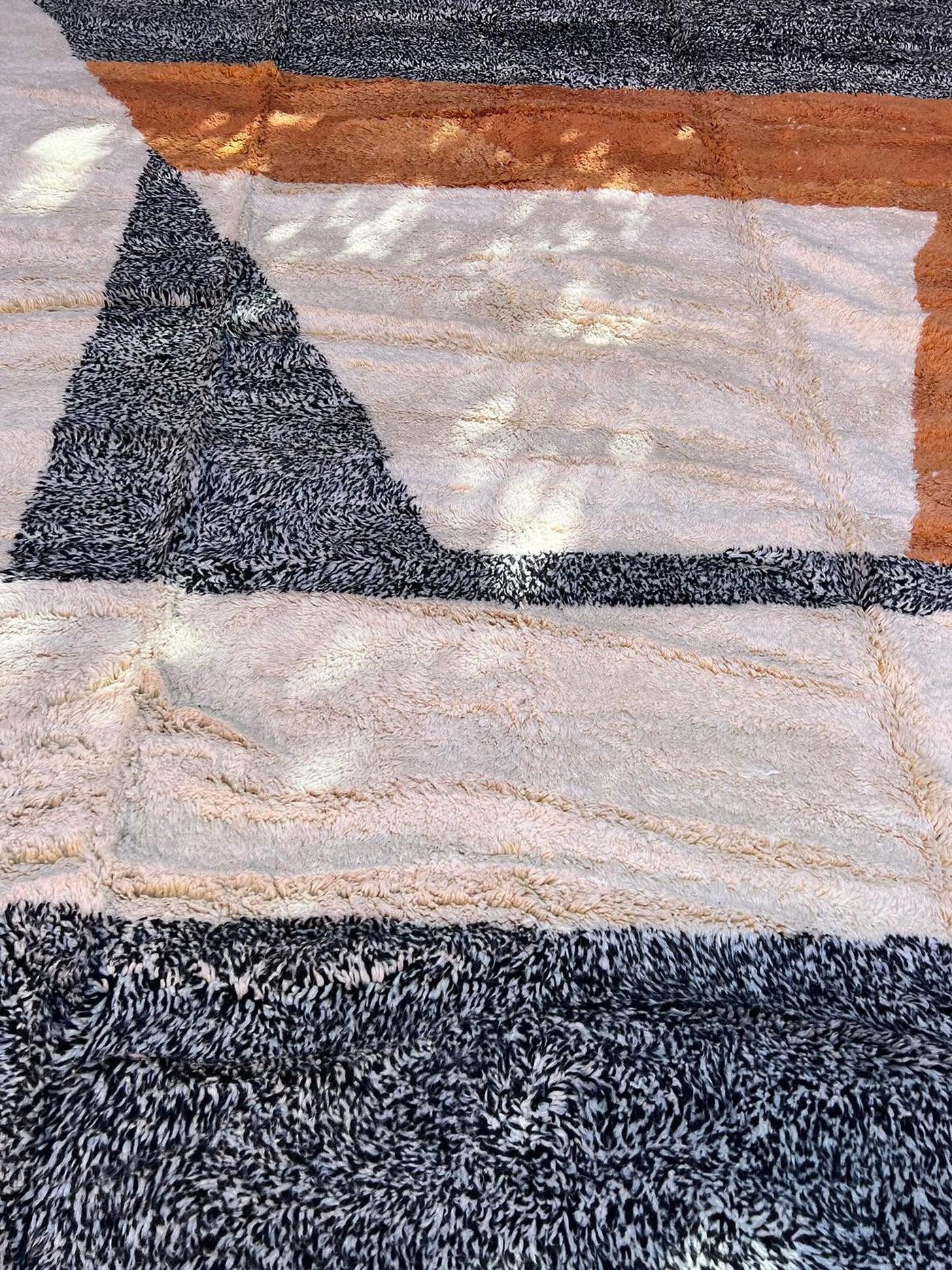 Moderno Grande tappeto astratto a blocchi di colore moderno in lana marocchina Beni M'Rirt tessuto a mano in vendita