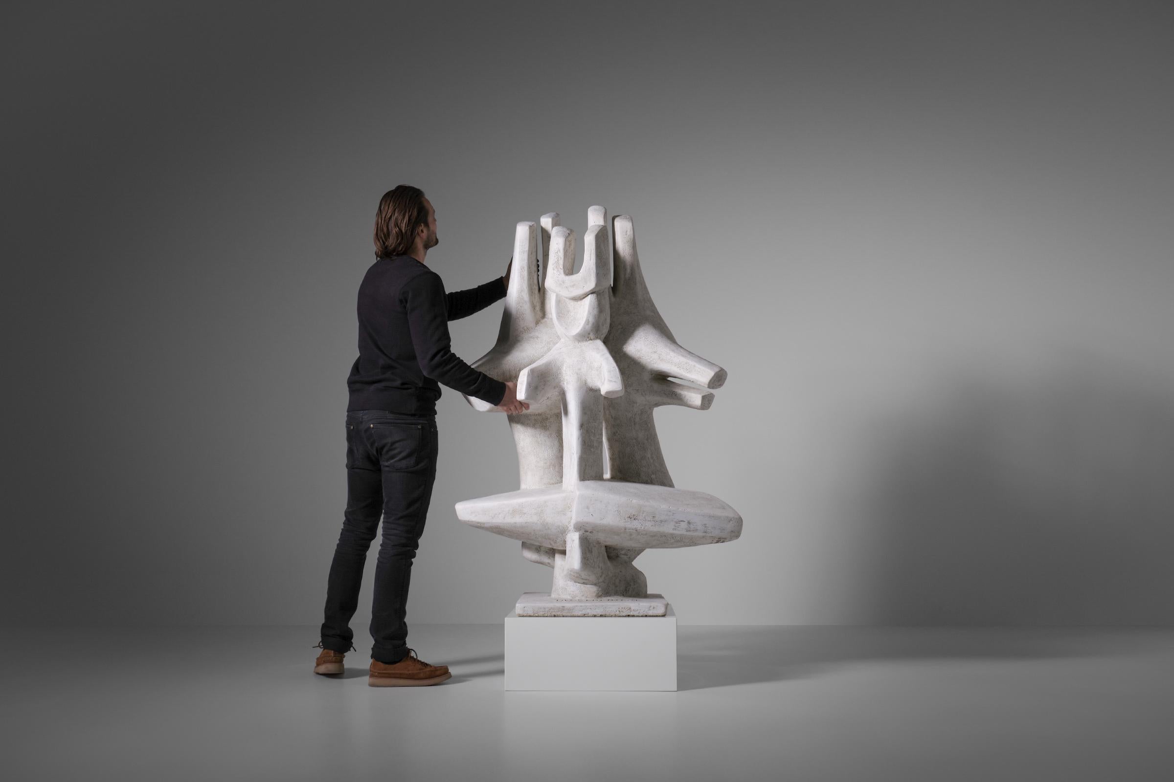 Grande sculpture abstraite en béton de Roger Desserprit en vente 2
