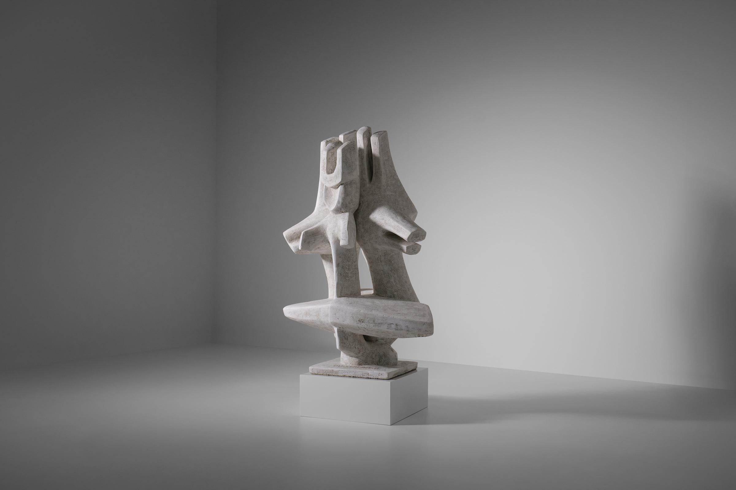 Mid-Century Modern Grande sculpture abstraite en béton de Roger Desserprit en vente