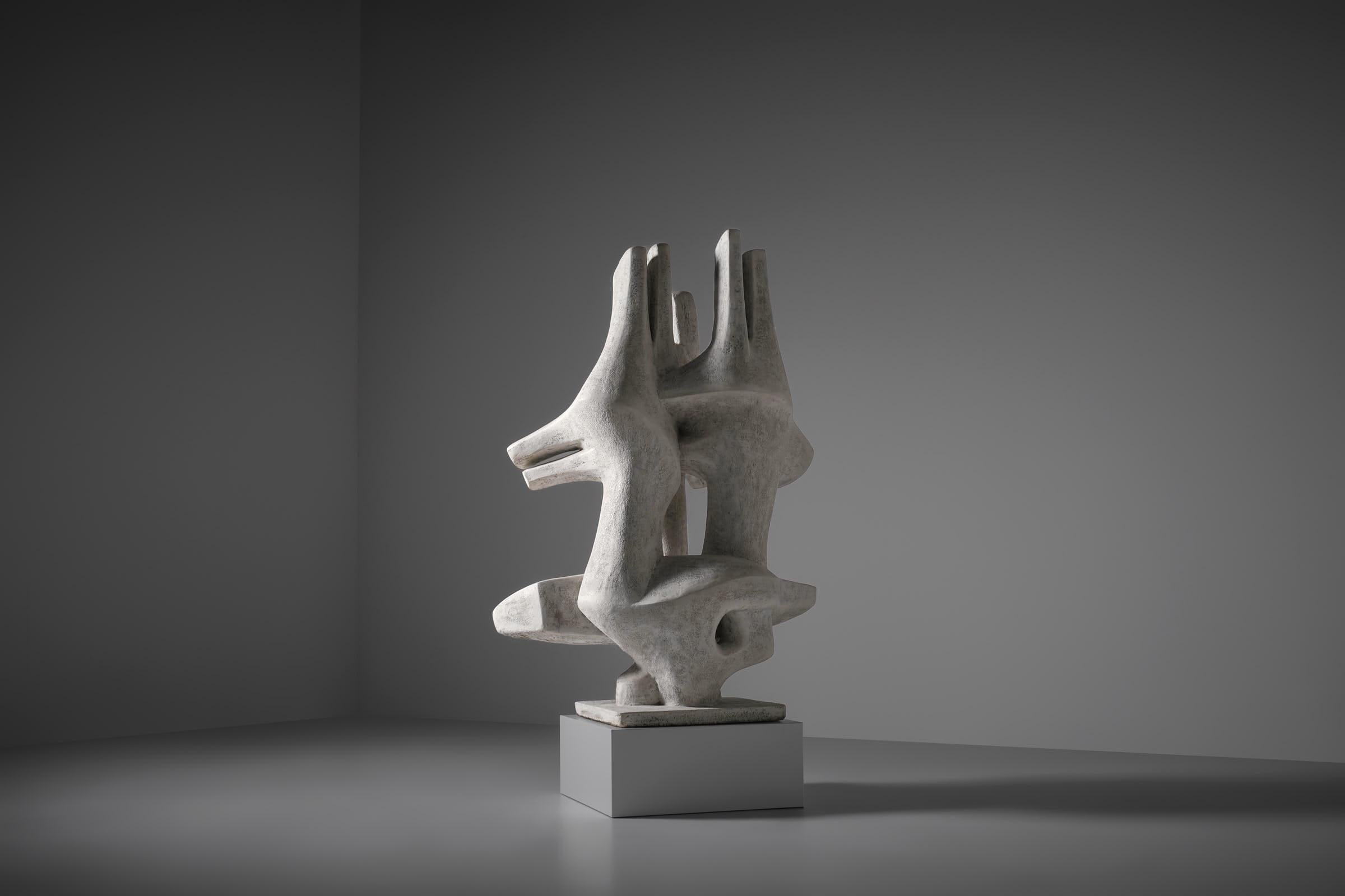 Fine XX secolo Grande scultura astratta in calcestruzzo di Roger Desserprit in vendita