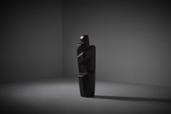 Grande scultura astratta in legno di olmo tinto scuro, anni '70