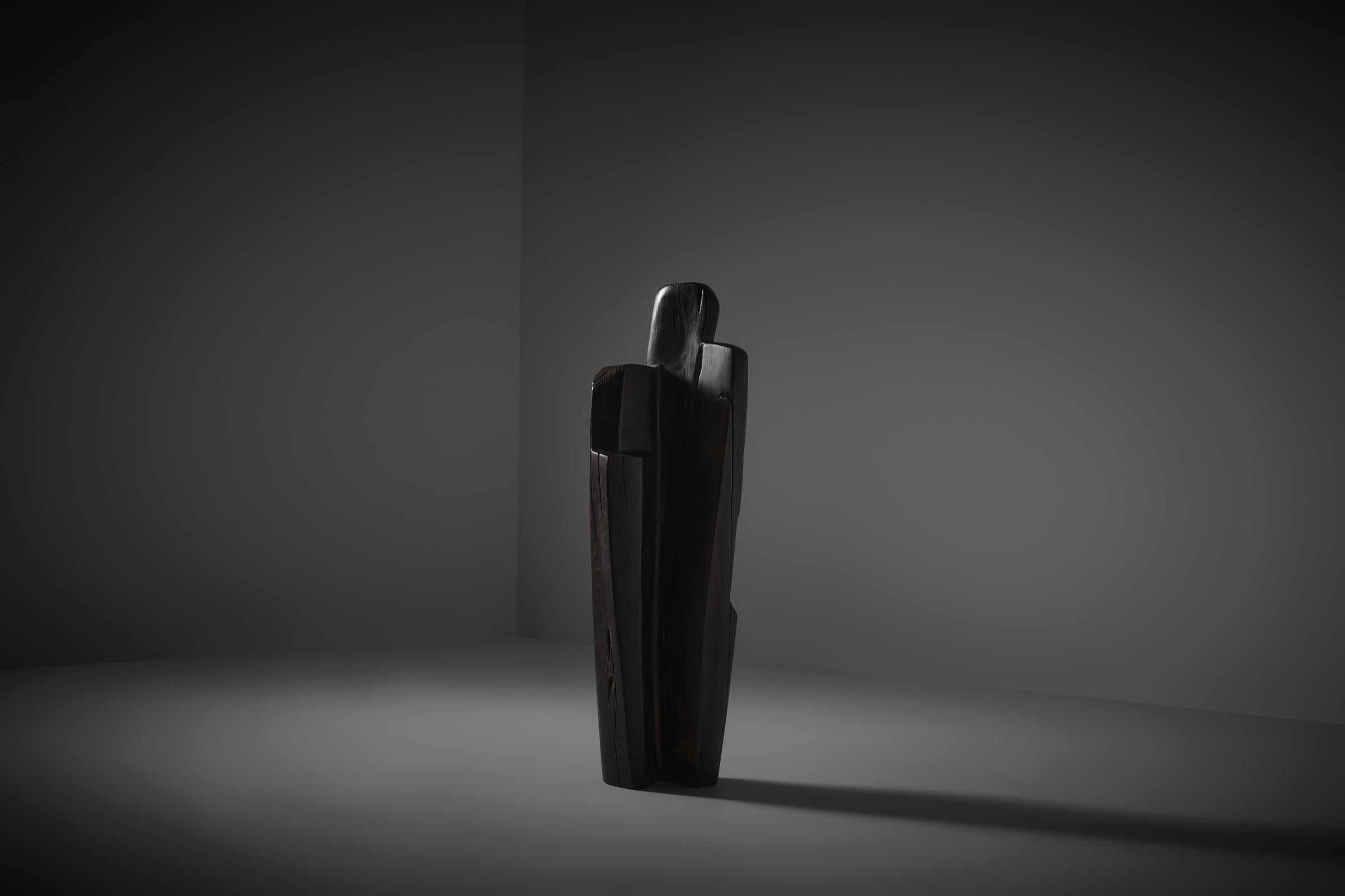 Large Abstract dark stained Elm wooden sculpture, 1970s In Good Condition For Sale In Rotterdam, ZH