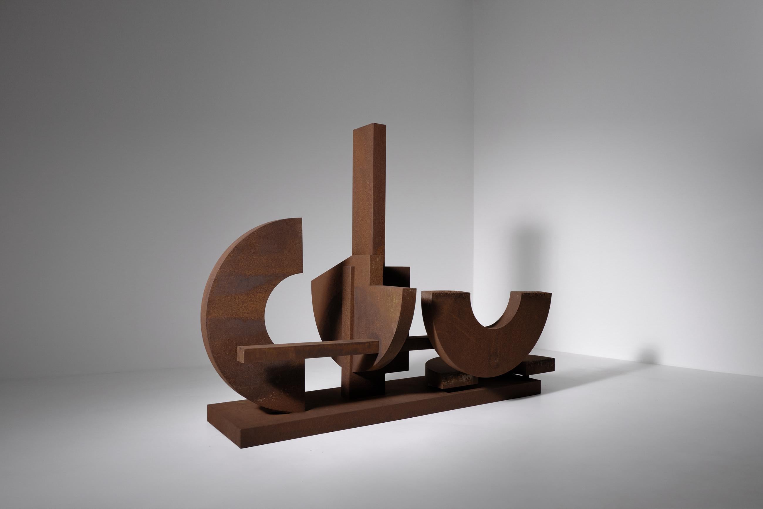 Grande sculpture gomtrique abstraite en acier Corten, 1970 en vente 1