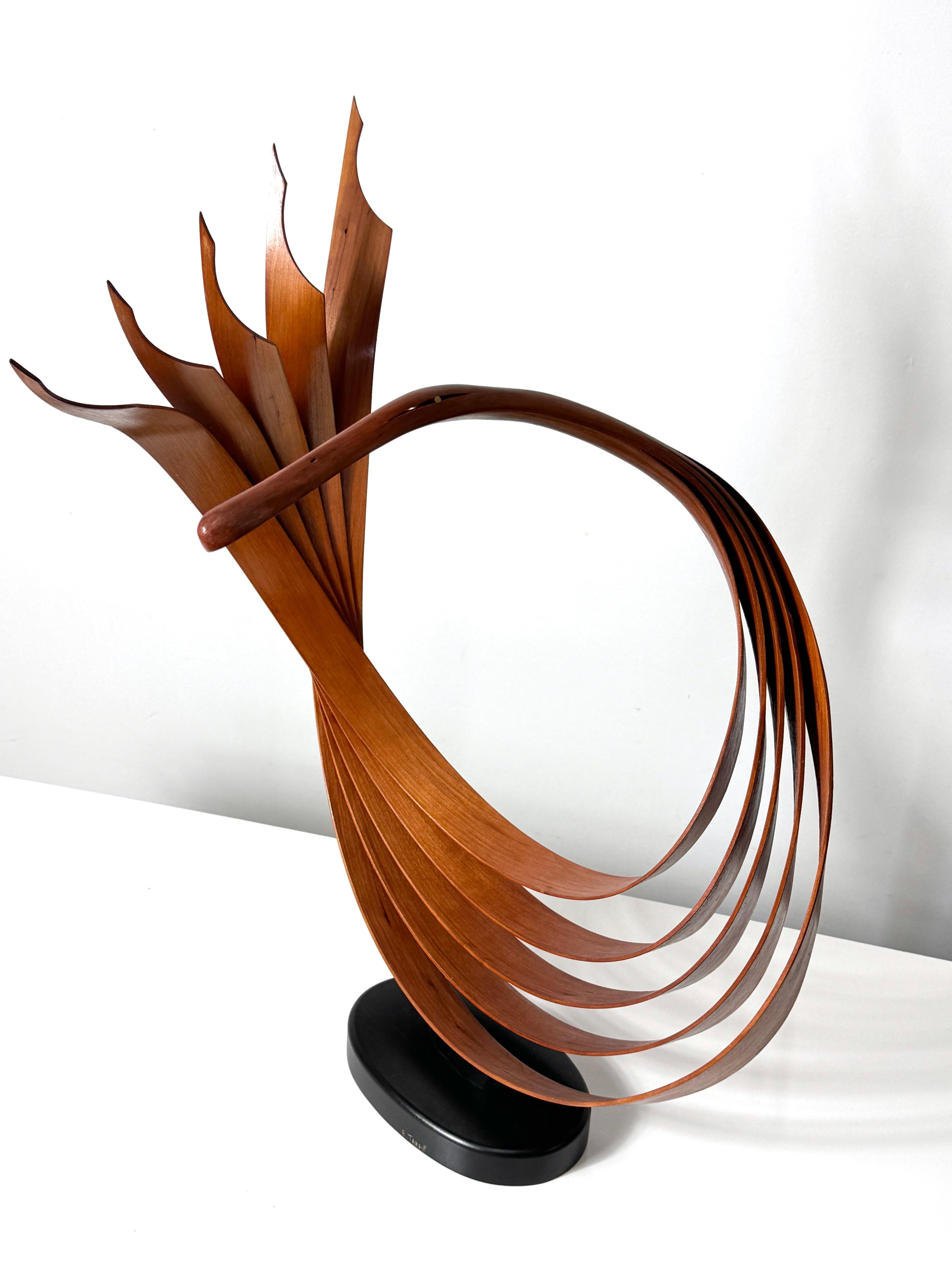 Grande sculpture abstraite et moderne d'oiseau stylisé en bois courbé d'Eric Tardif Bon état - En vente à Troy, MI