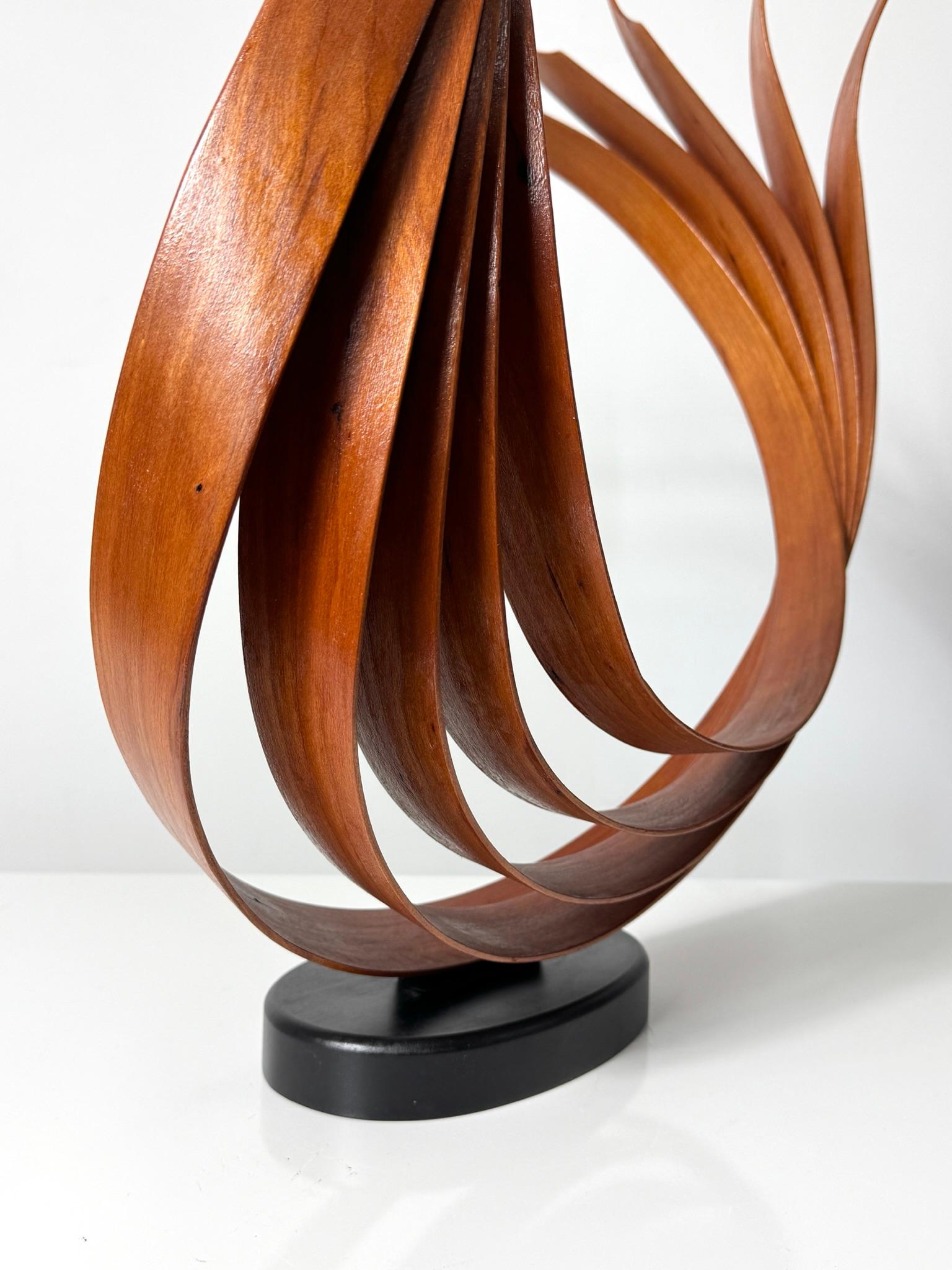 Grande sculpture abstraite et moderne d'oiseau stylisé en bois courbé d'Eric Tardif en vente 2