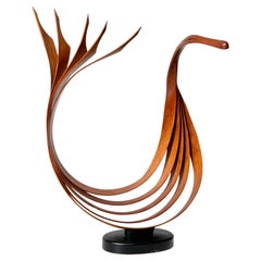 Grande scultura astratta moderna di uccello stilizzato in legno curvato di Eric Tardif