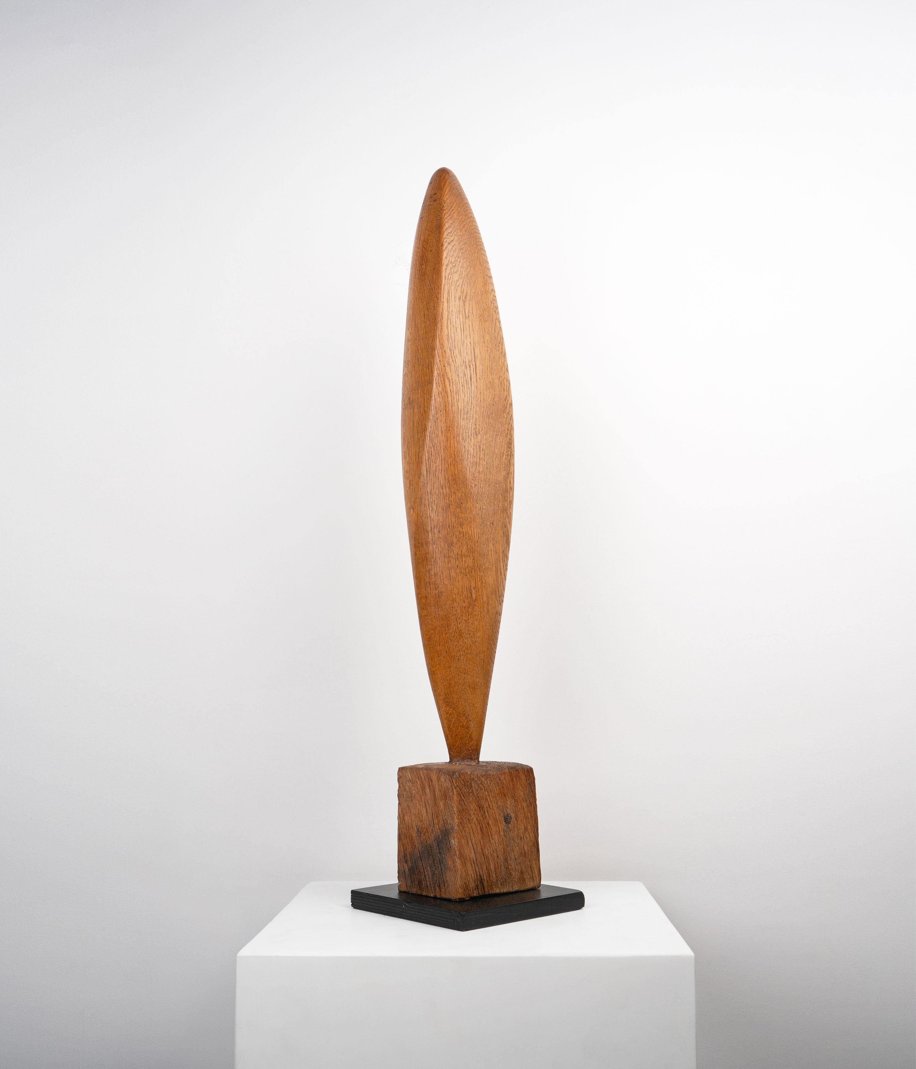 A large mid 20th Century abstract sculpture carved from oak.

Dimensions (cm, approx):
Height: 82
Width: 17
Depth: 17
