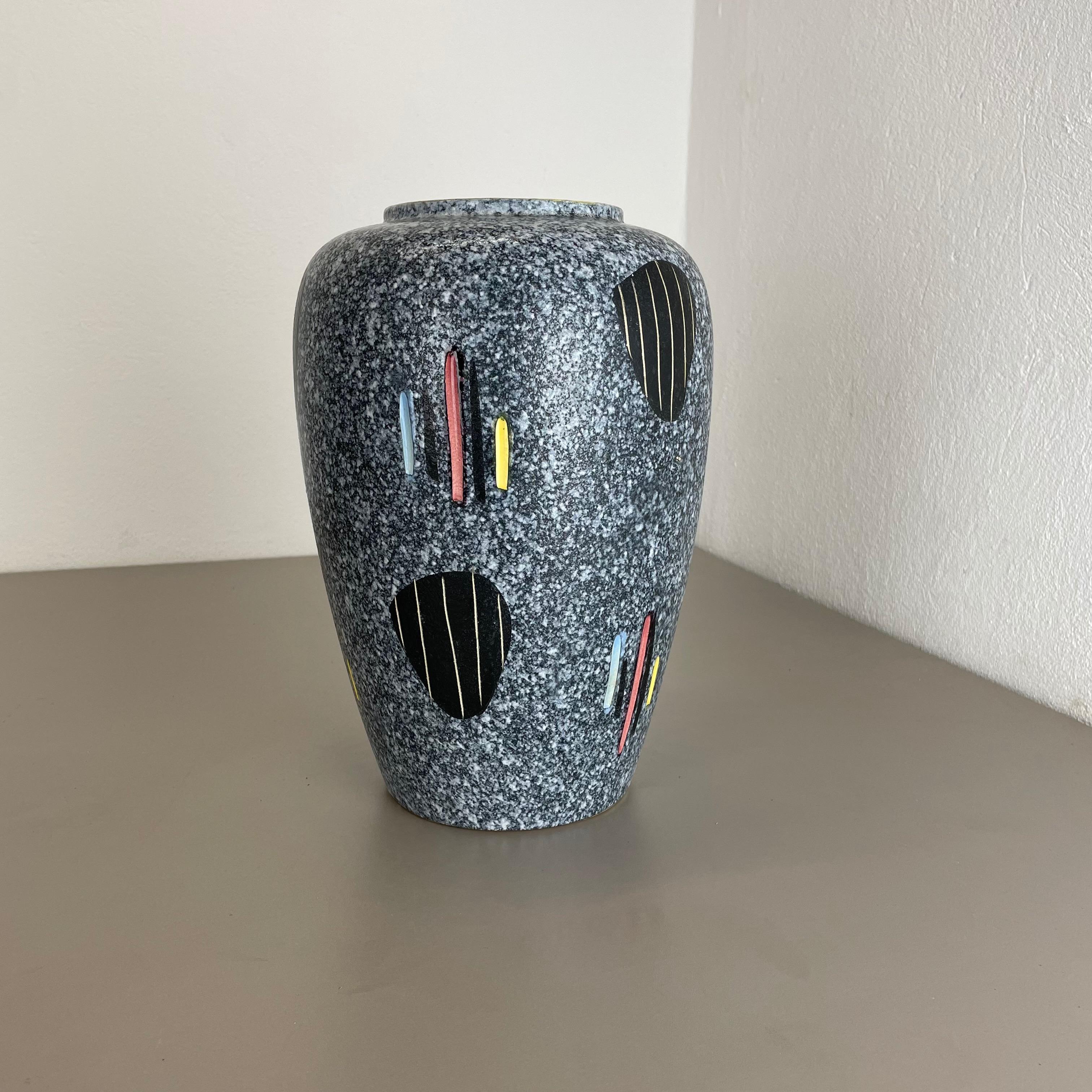 Article:

Pottery ceramic vase


Producer:

Scheurich FOREIGN Ceramic, Germany


Decade:

1960s





Original vintage 1960s pottery ceramic vase made in Germany. High quality German production with a nice abstract illustration and
