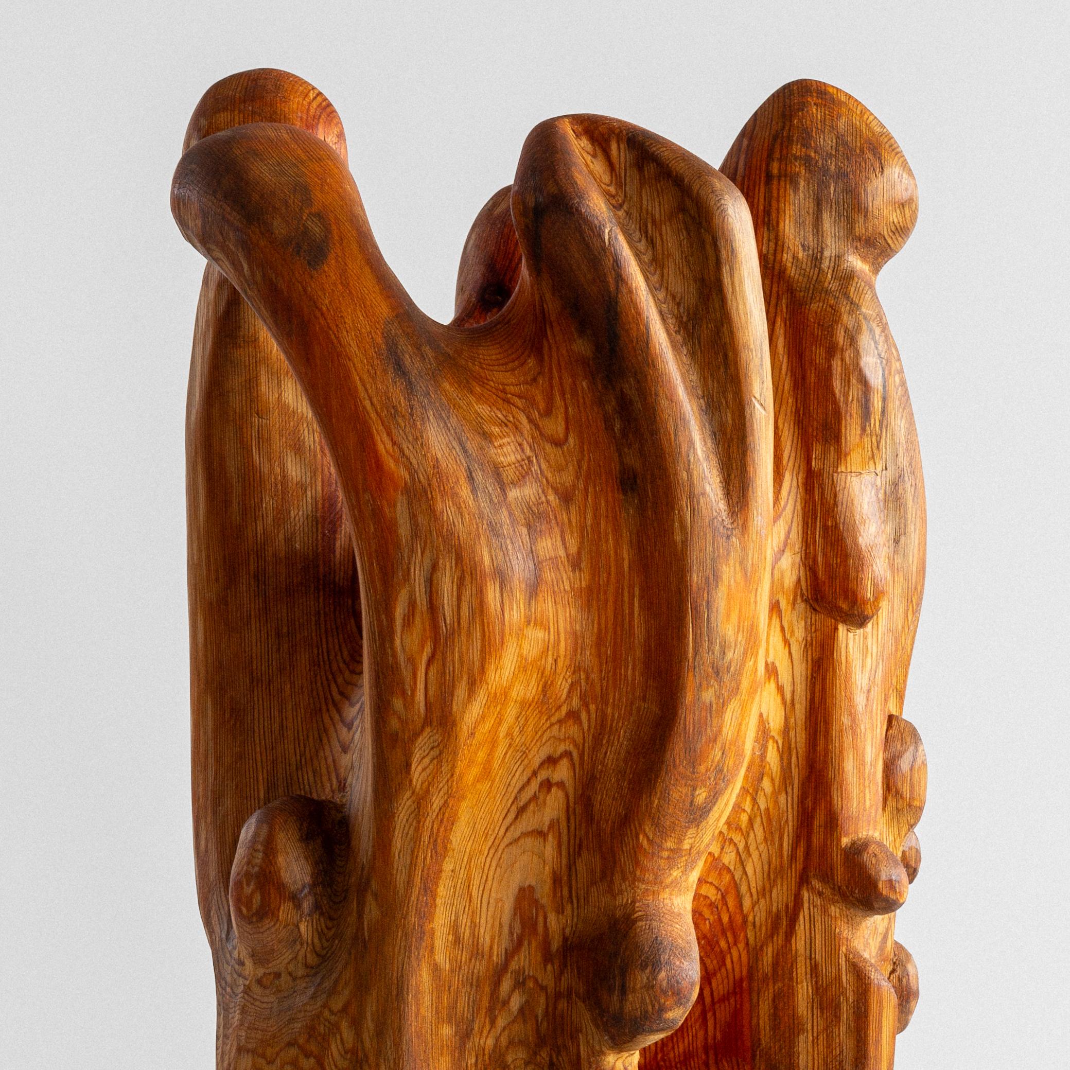 Intagliato a mano Grande scultura astratta in legno di pino di Jean-Maurice Steiner, Svezia, primi anni 2000 in vendita