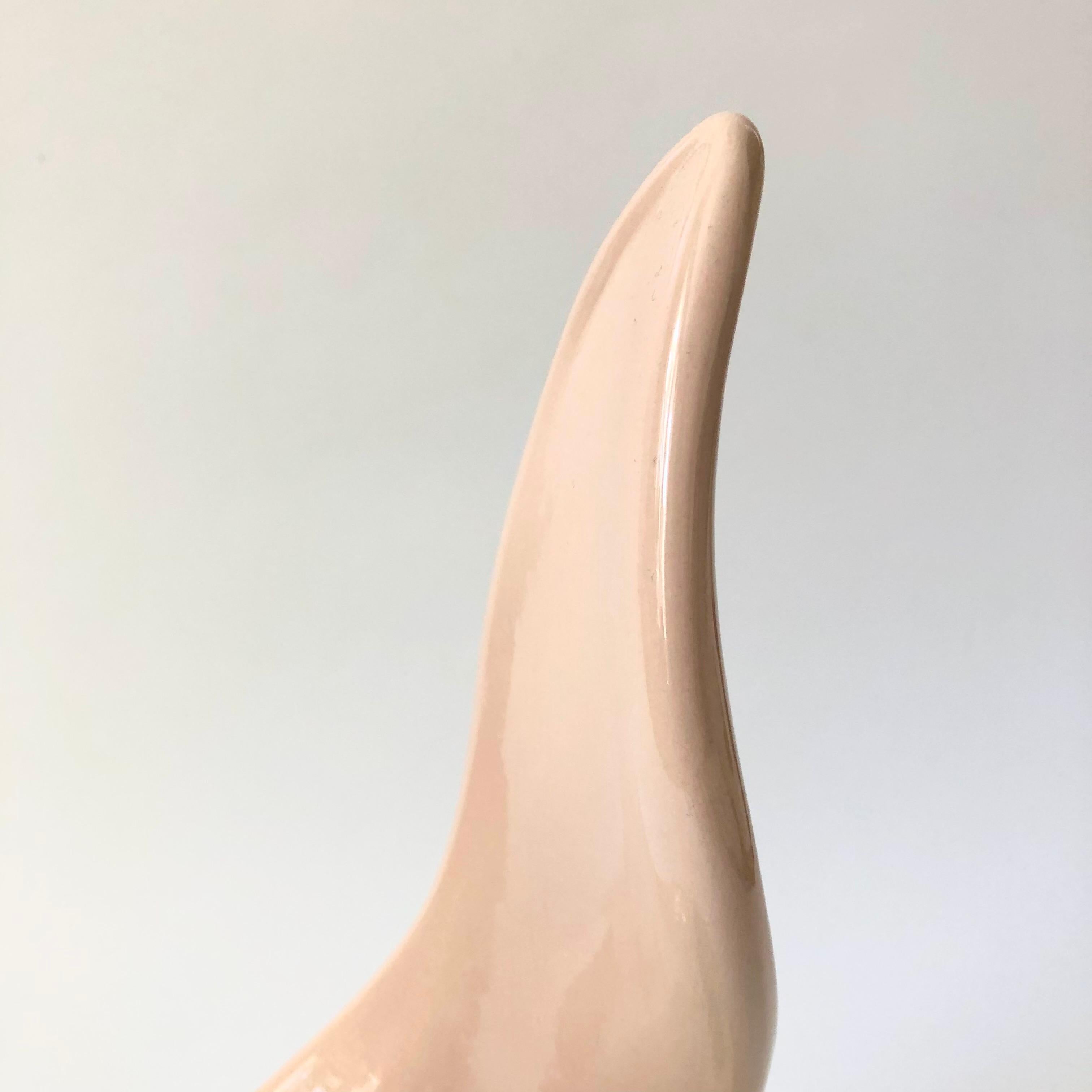 Postmoderne Grande jardinière en céramique rose abstraite en vente