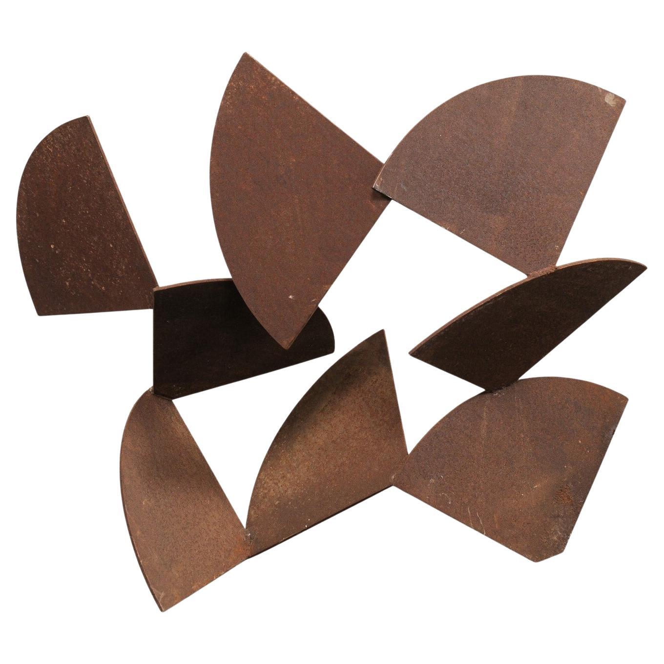 Große abstrakte spanische Gartenskulptur aus Eisen mit grauer verwitterter Patina! im Angebot