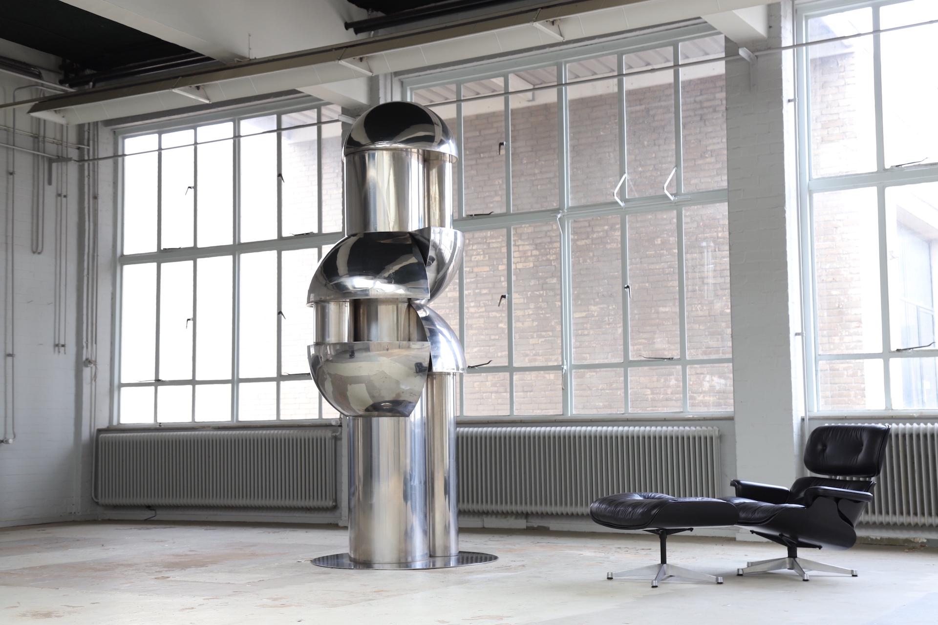 Large abstract 'Verticali' sculpture by Italian artist Roberto Cordone, Italy 1972. This sculpture is made out of polished stainless steel and created for the German headquarters of Johnson & Johnson in Düsseldorf, this is a unique piece. All in a
