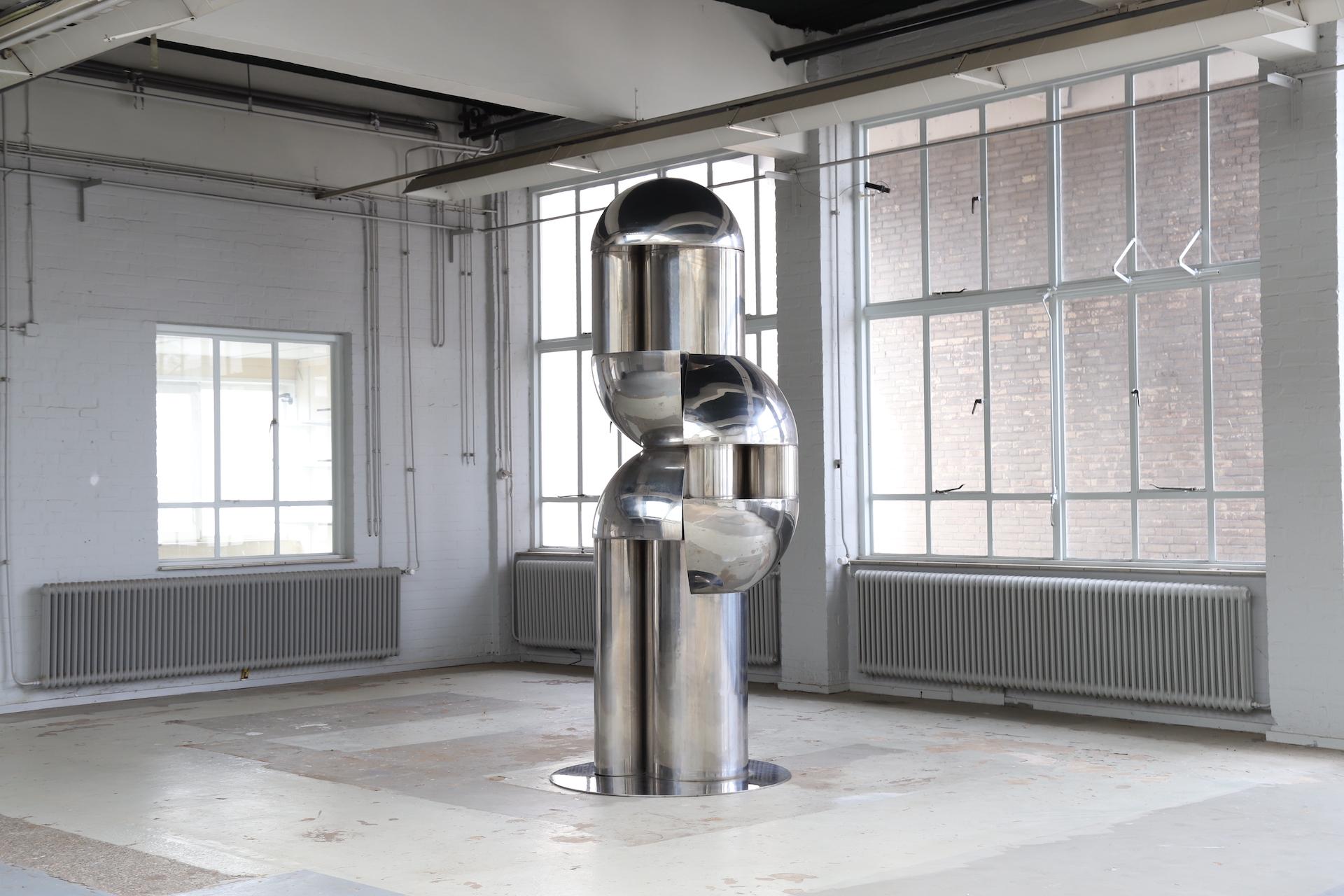 Polished Large abstract ‘Verticali’ sculpture in by Roberto Cordone, Italy 1972 For Sale