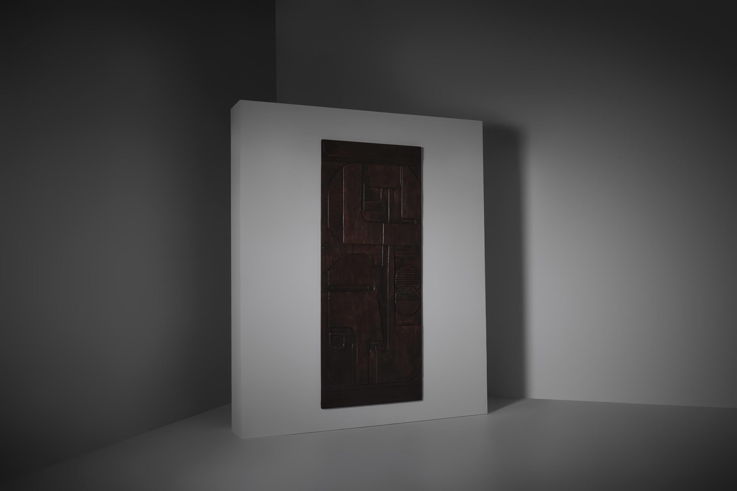 Grande rilievo astratto da parete in legno di Nerone and Patuzzi per il Gruppo NP2, Italia, 1968 circa. Un rilievo scultoreo in legno unico nel suo genere che mostra una varietà di forme costruttive e organiche intagliate e disposte in una
