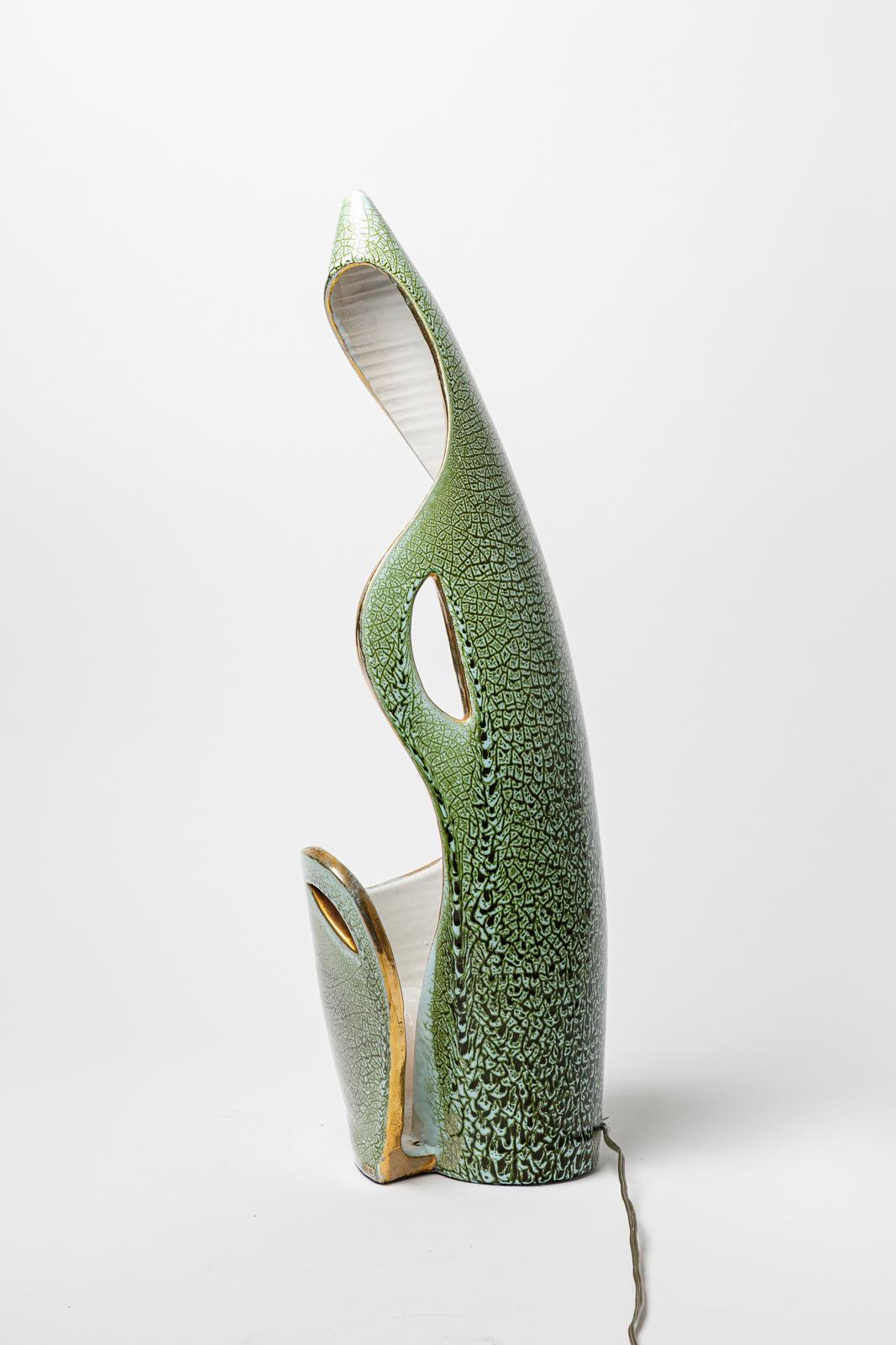 20ième siècle Grande lampe de table accolayr flammée blanc vert et or design 1950 57 cm en vente