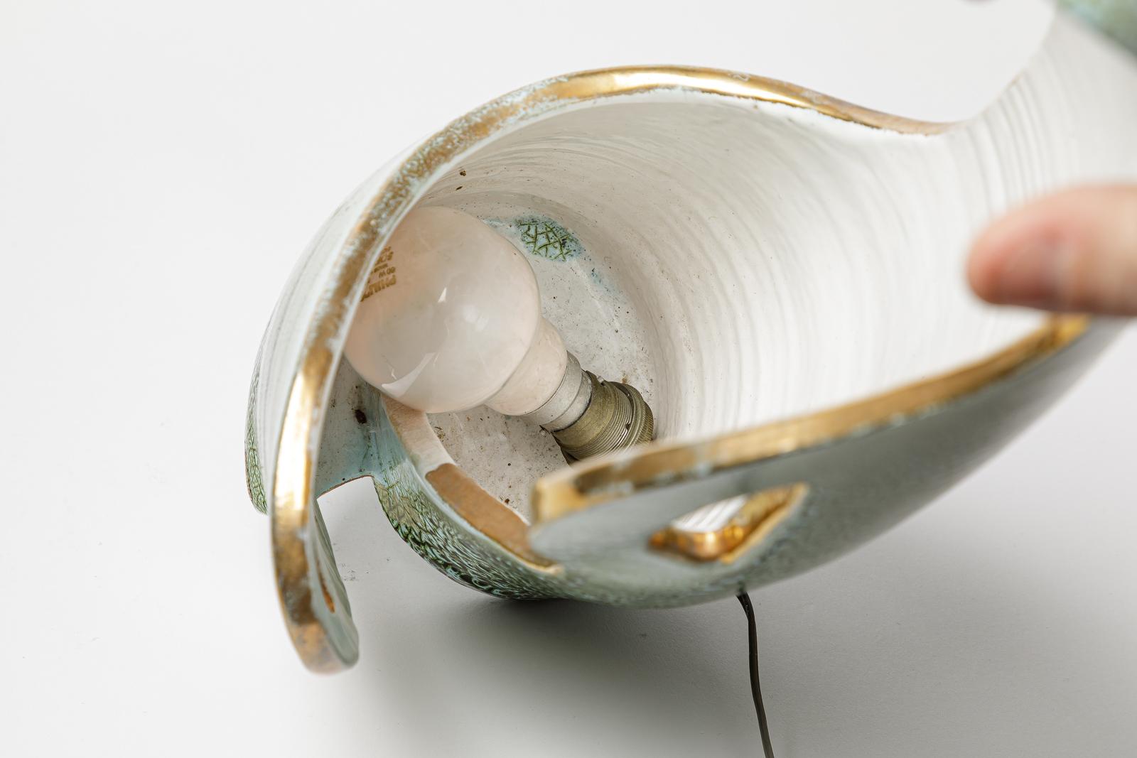 Céramique Grande lampe de table accolayr flammée blanc vert et or design 1950 57 cm en vente