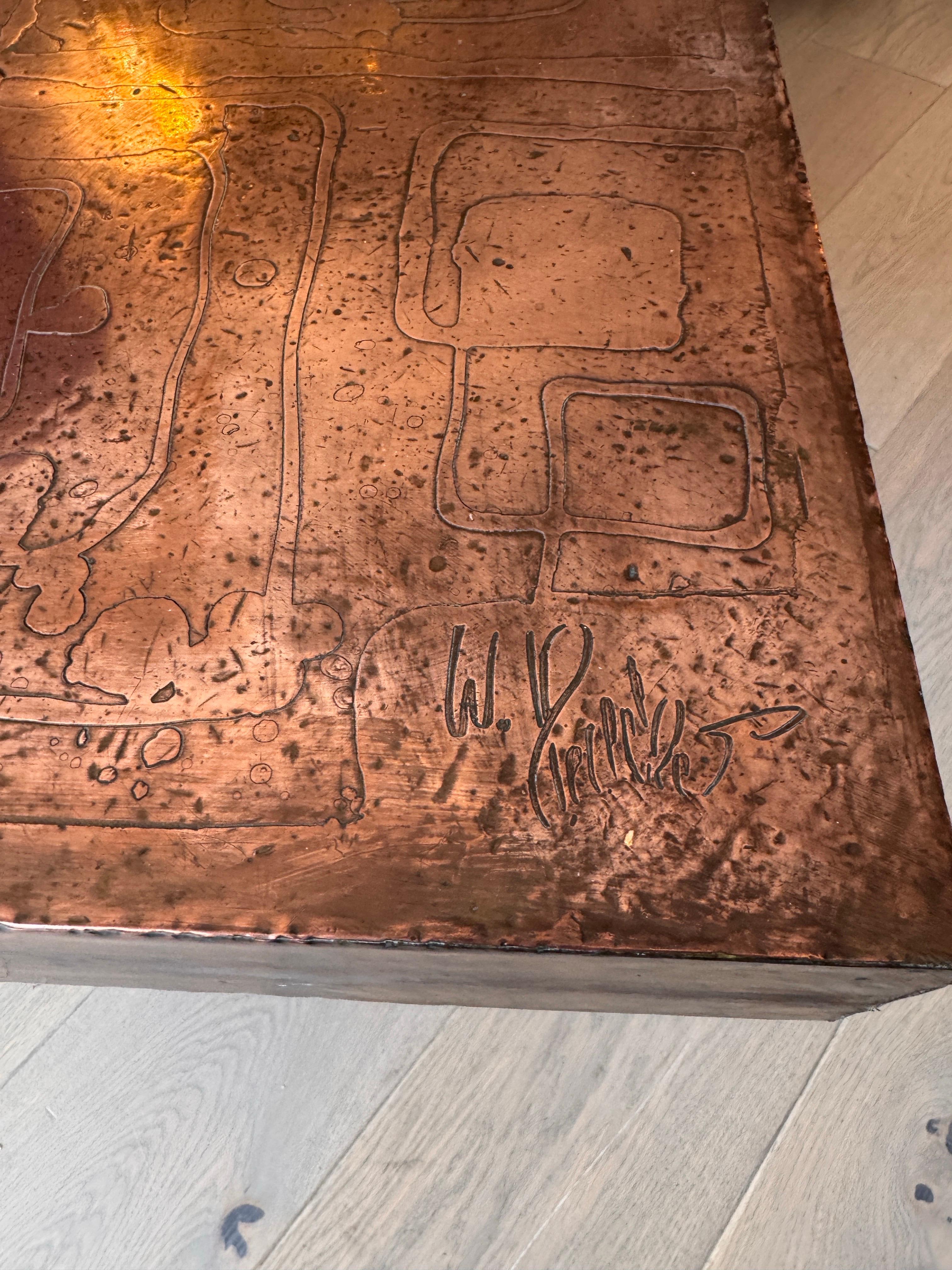Grande table basse en cuivre gravé à l'acide État moyen - En vente à London, GB
