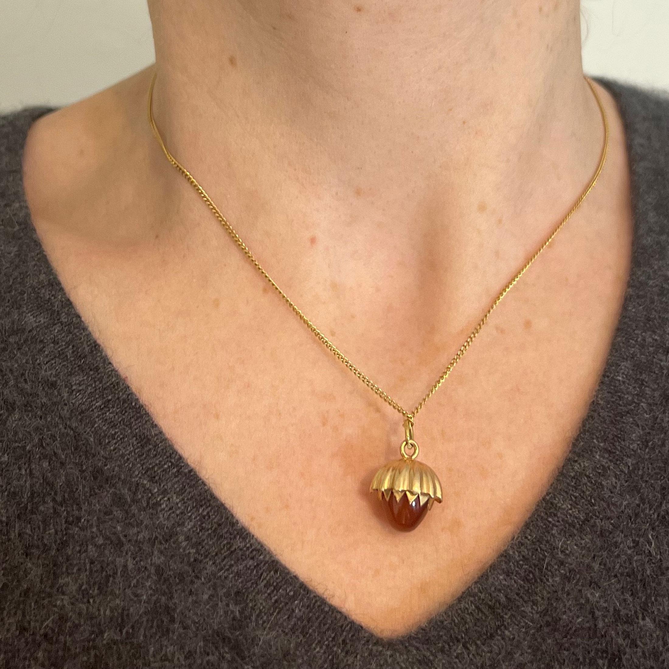 Large Acorn Carnelian 18K Yellow Gold Charm Pendant In Good Condition For Sale In London, GB