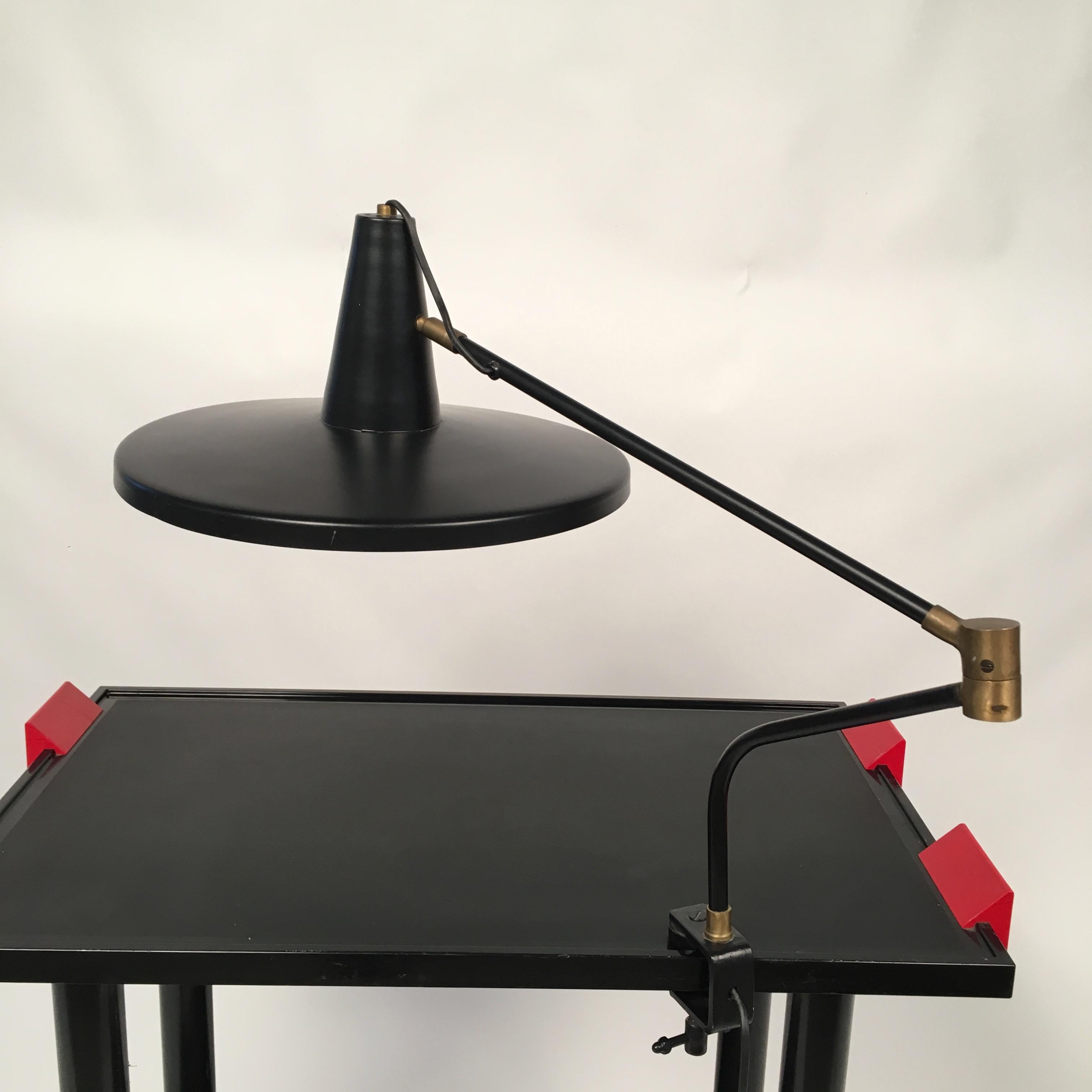 Large Adjustable Articulated Desk Lamp in Stilnovo Style Mid-Century Modern In Good Condition For Sale In Rome, IT