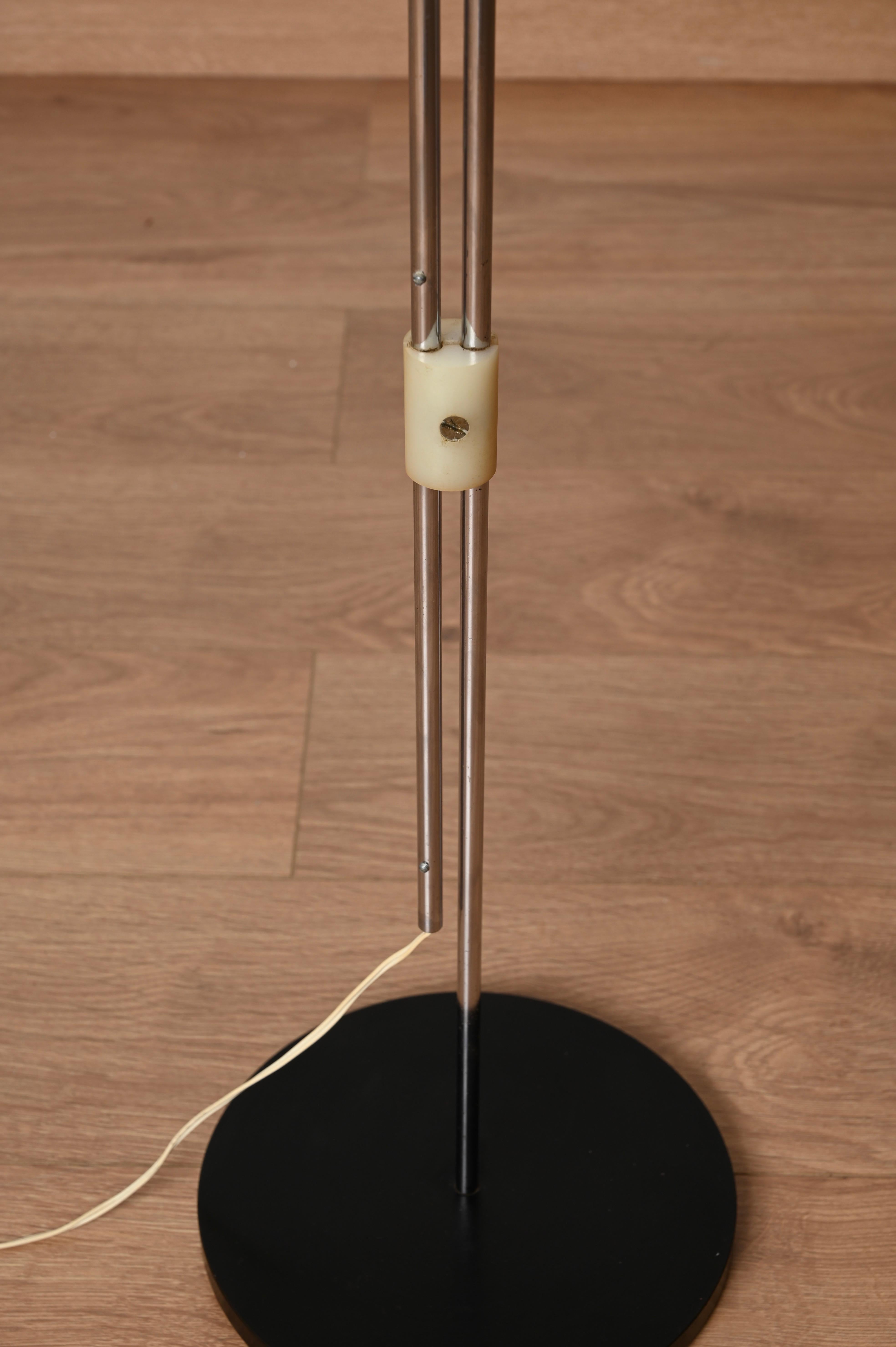 Gran lámpara de pie Cocoon beige regulable en cromo by Castiglioni, Italia 1960 en venta 8