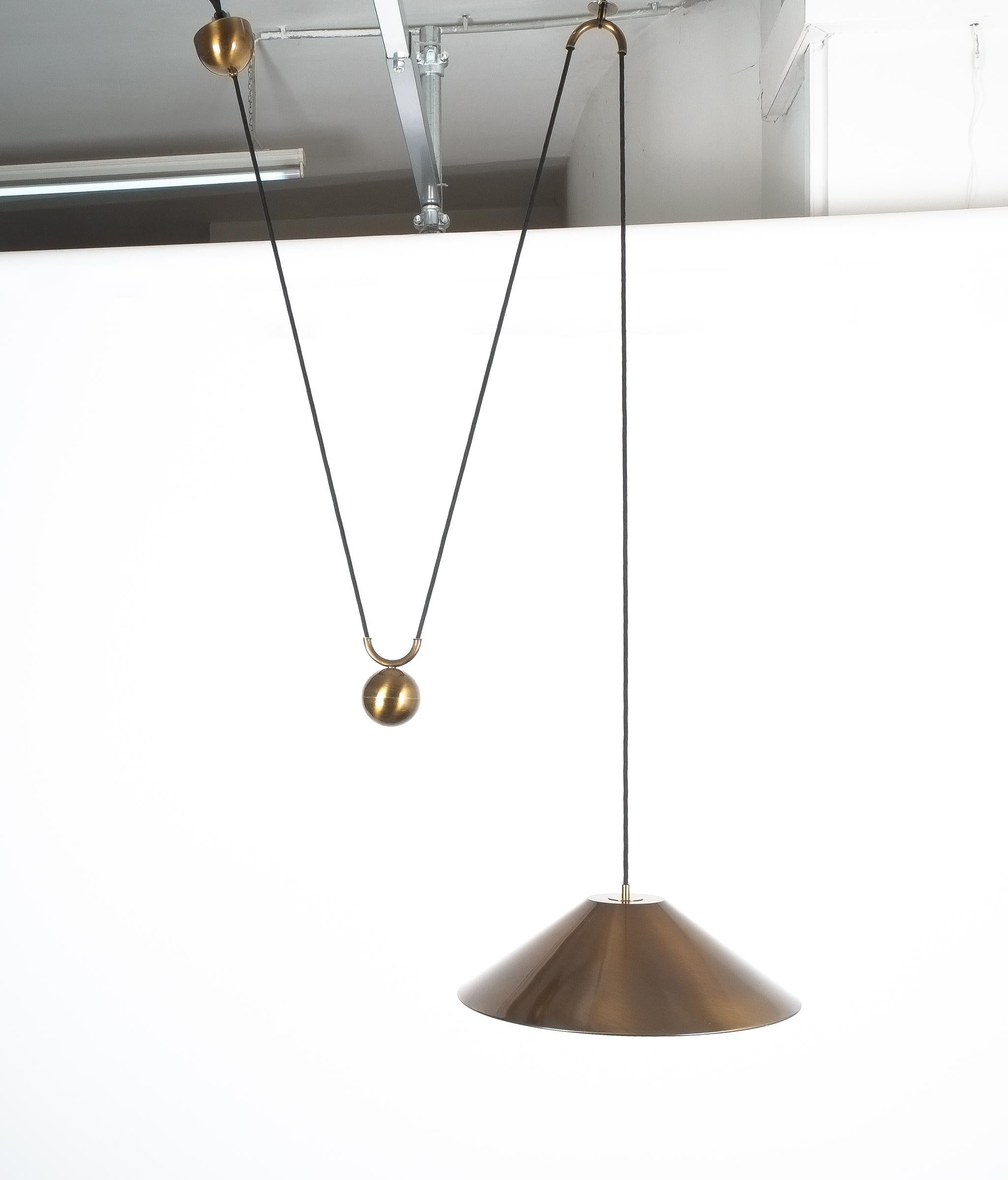 Mid-Century Modern Large Adjustable Brass Counterweight Pendant Lamp by Florian Schulz