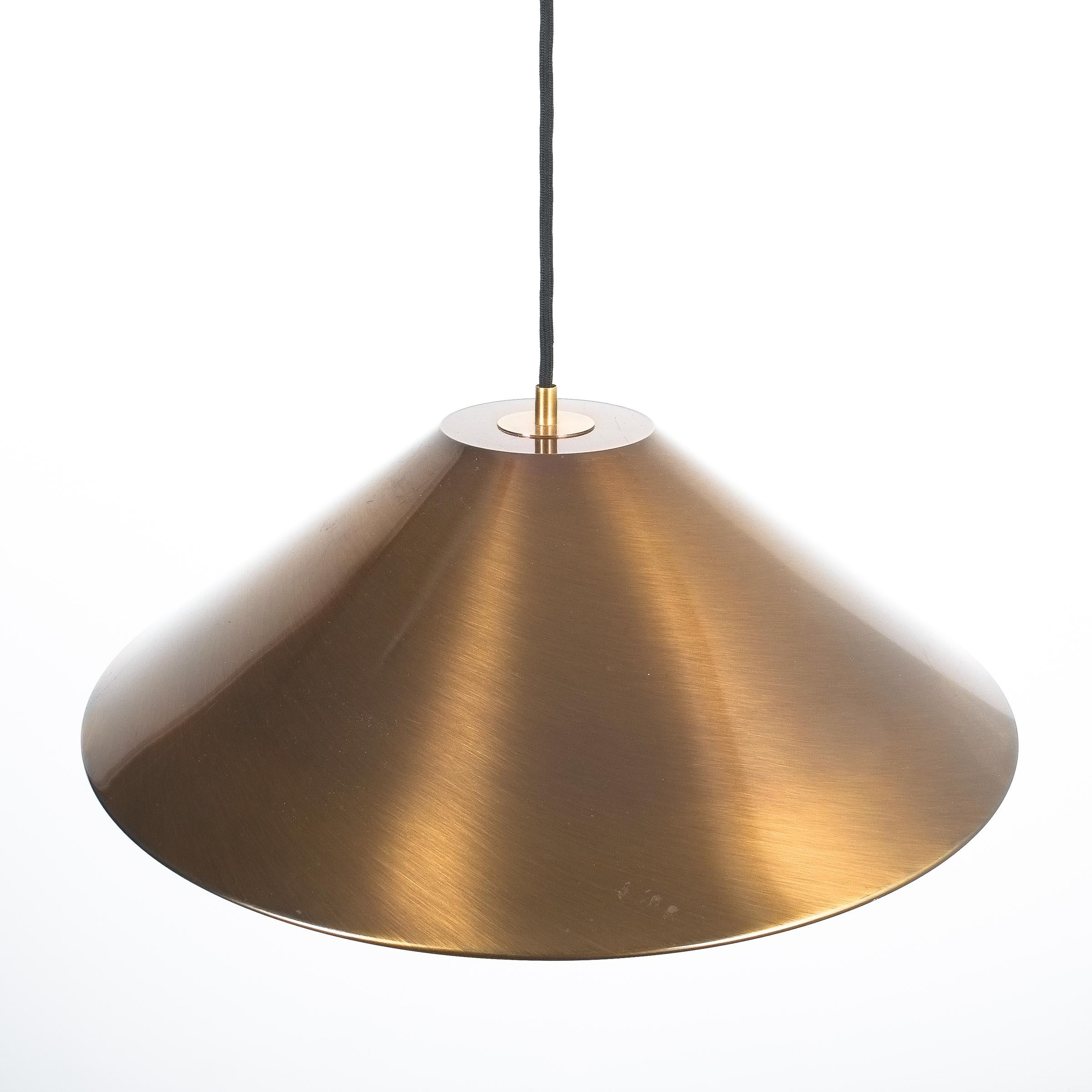 Large Adjustable Brass Counterweight Pendant Lamp by Florian Schulz In Good Condition In Vienna, AT
